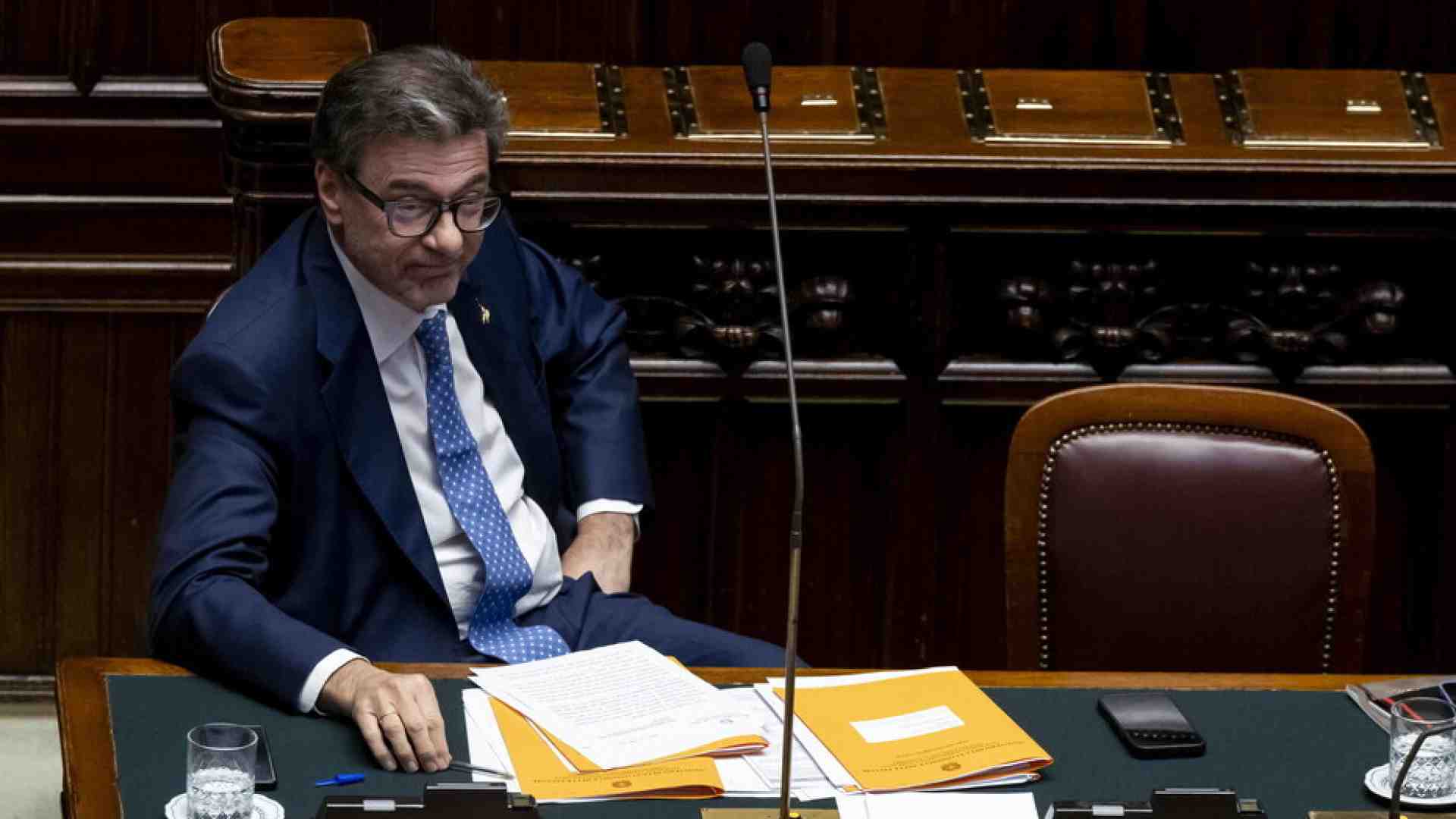 Immagine di Il pizzicotto di Giorgetti alle banche