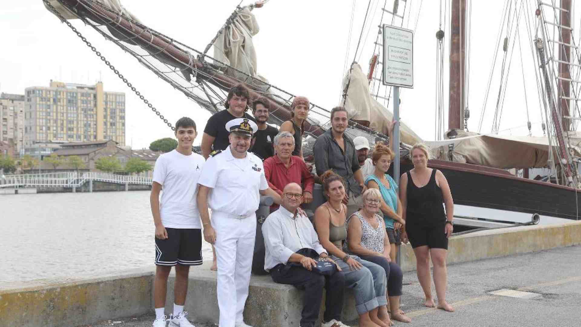 Immagine di Approdano a Ravenna i giovani della Bel Espoir, la nave della pace