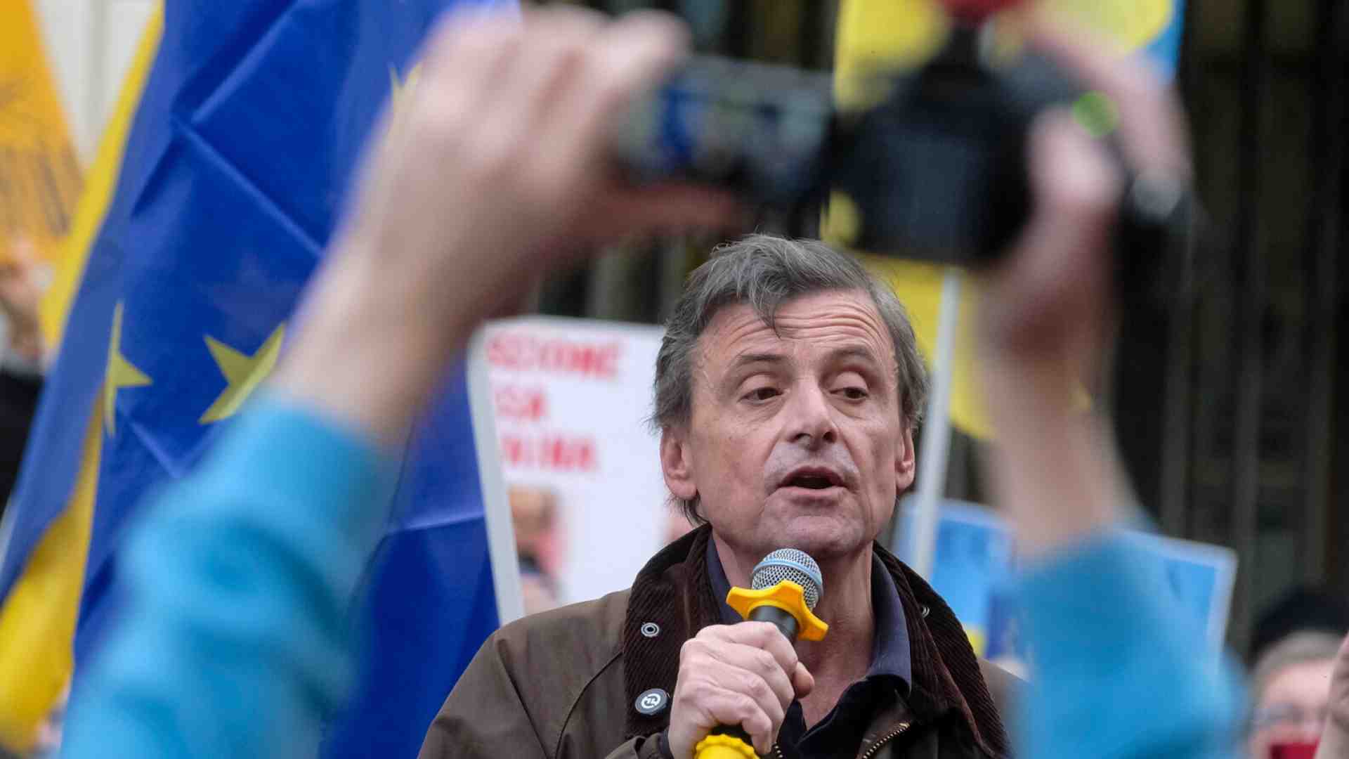 Immagine di Calenda: “Schlein venga in Ucraina e dimostri che il Pd non ha abdicato anche ai valori della Resistenza”