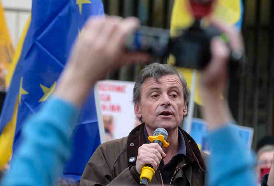 Roma, marzo 2025. Carlo Calenda a una manifestazione a sostegno dell&rsquo;Europa e dell&rsquo;Ucraina indetta da Azione (LaPresse)