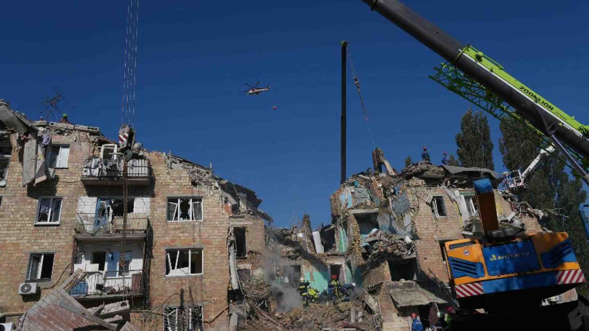 Immagine di Pioggia di fuoco su Kiev, decine di morti. «Mosca rifiuta la pace»