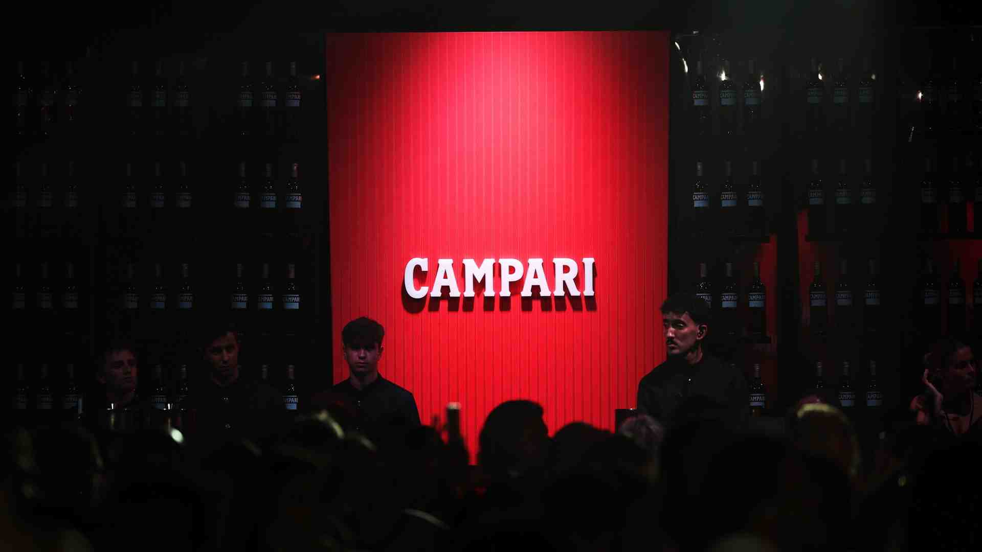 Immagine di Le giornate in Laguna sono scandite da interminabili bevute di Campari
