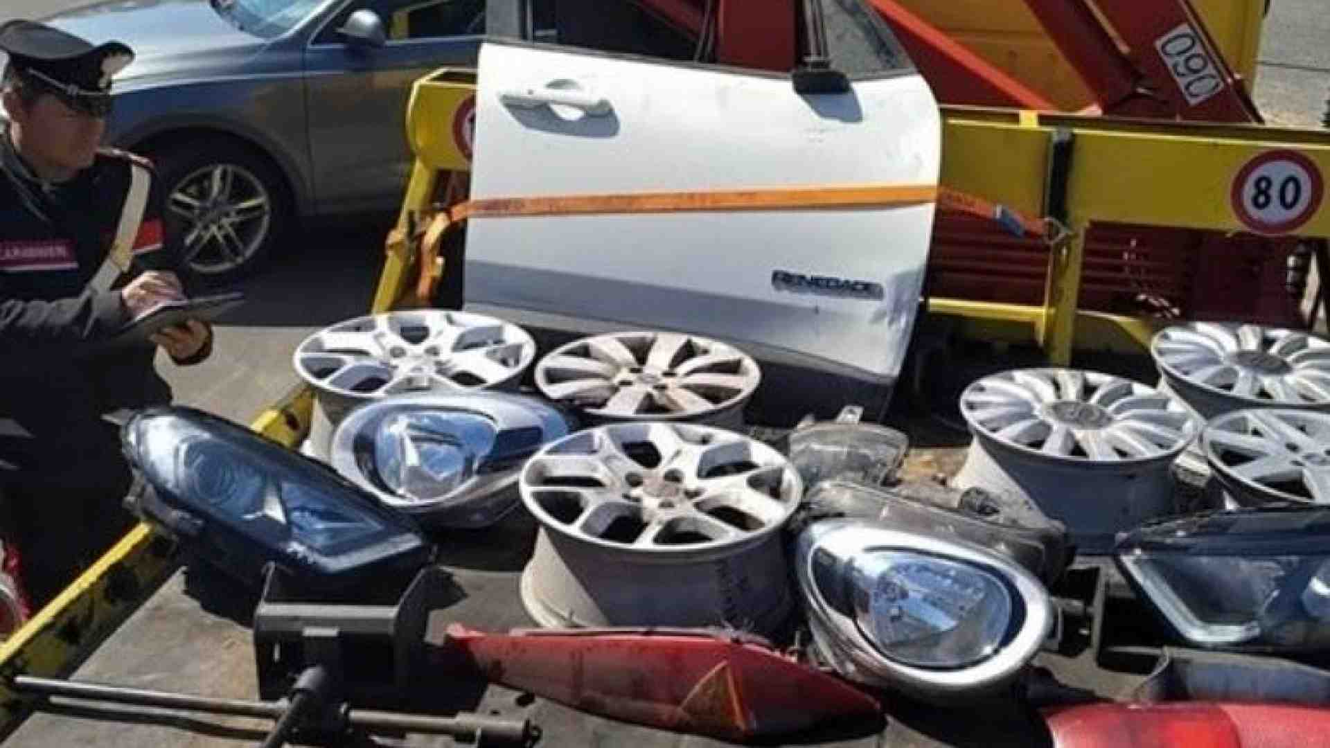Immagine di Fari, cerchi, paraurti: i pezzi pregiati dei "cannibali" delle auto