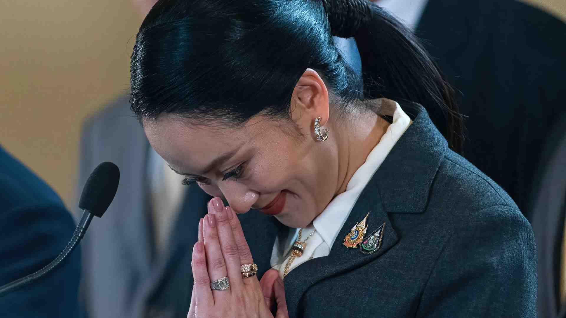 Immagine di A Bangkok i giudici hanno destituito la premier: è la quinta in 17 anni