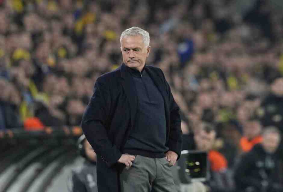 L'ex allenatore del Fenerbah&ccedil;e Jos&eacute; Mourinho (foto Ap, via LaPresse)<br />