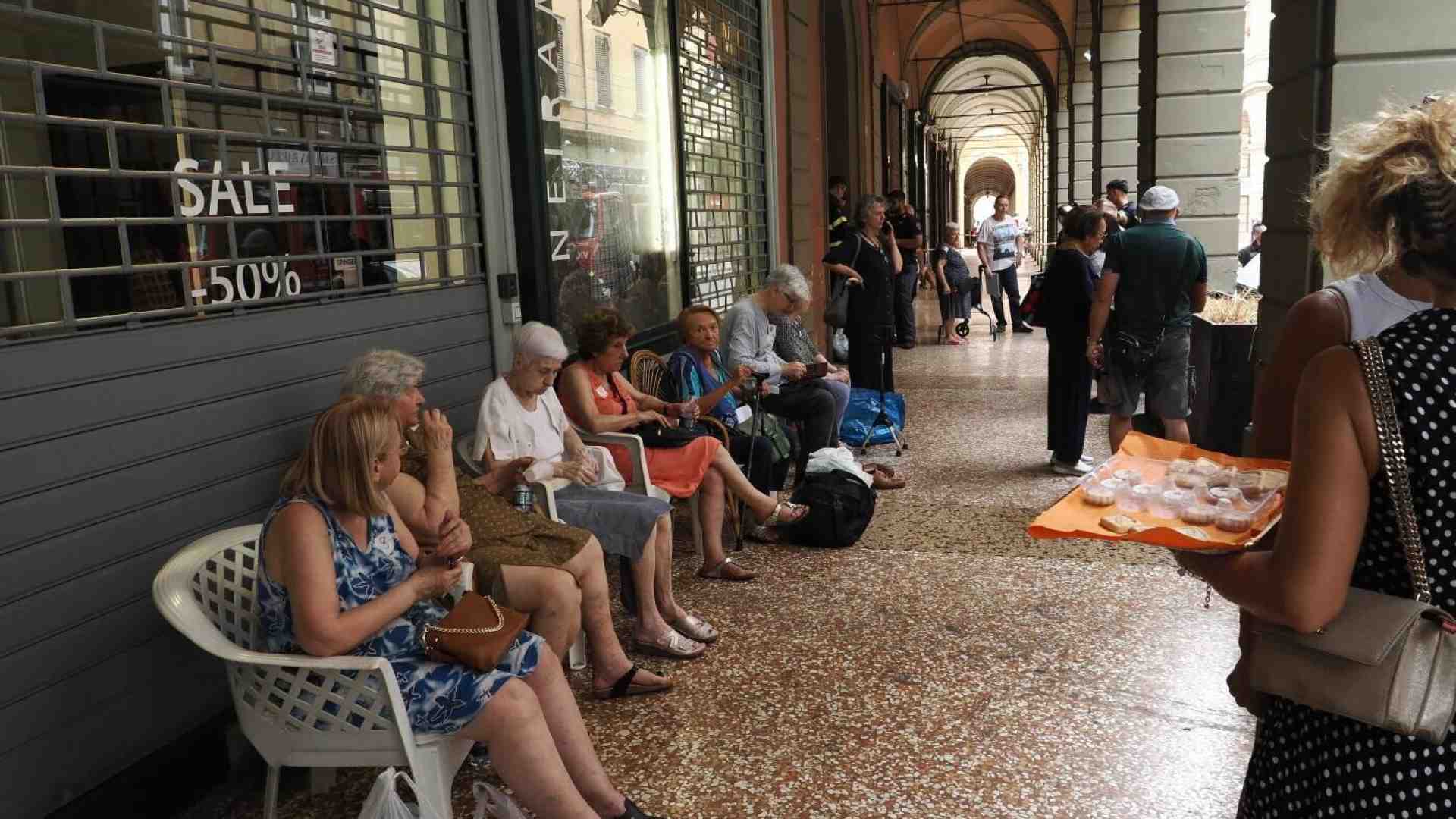 Immagine di La demografia renderà i debiti pubblici sempre più insostenibili. Parla Favero
