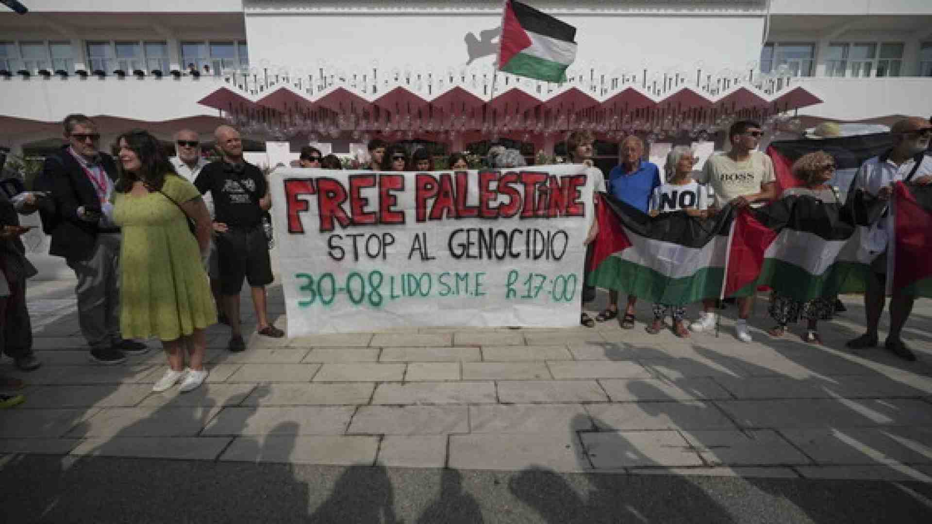 Immagine di Caccia al selfie ma sono pochi gli attori a Venice4Palestine