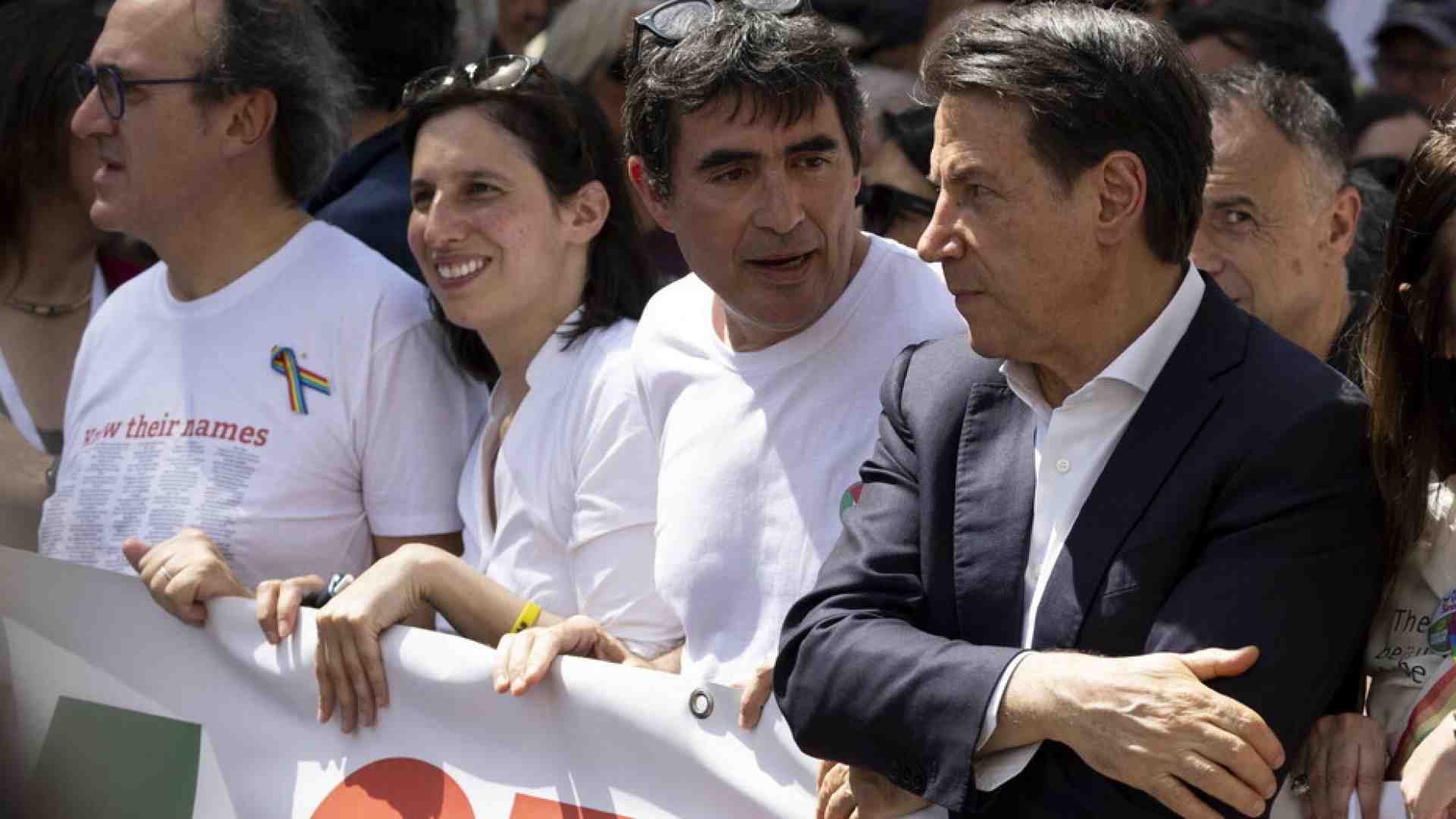 Immagine di Dal no al rigassificatore ai protocolli sugli appalti: tutte le condizioni capestro imposte dal M5s al Pd alle regionali