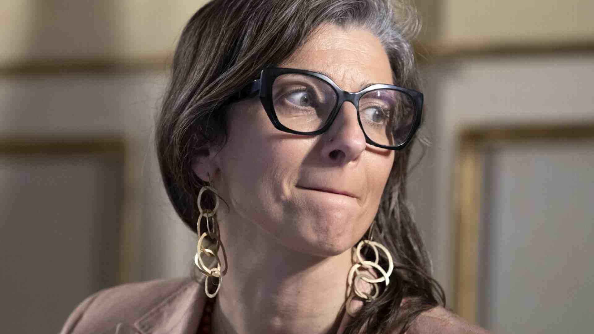 Immagine di Un'estate Albanese. Sanzionata dagli Usa ma ospite ovunque. E ora per la relatrice Onu il battesimo politico con Avs
