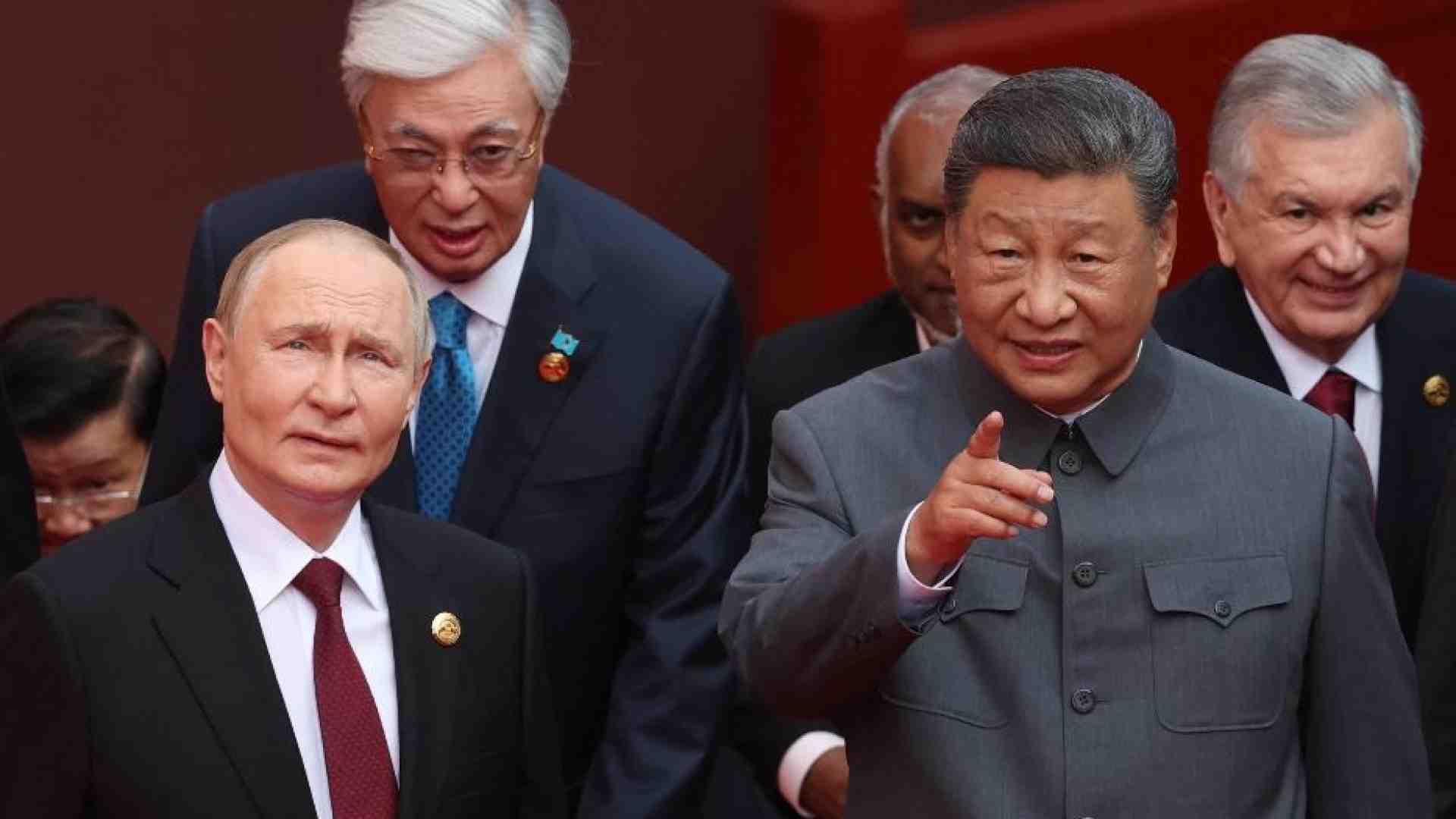 Immagine di Xi in versione Mao, Putin e Kim sorridenti: la parata militare di Pechino