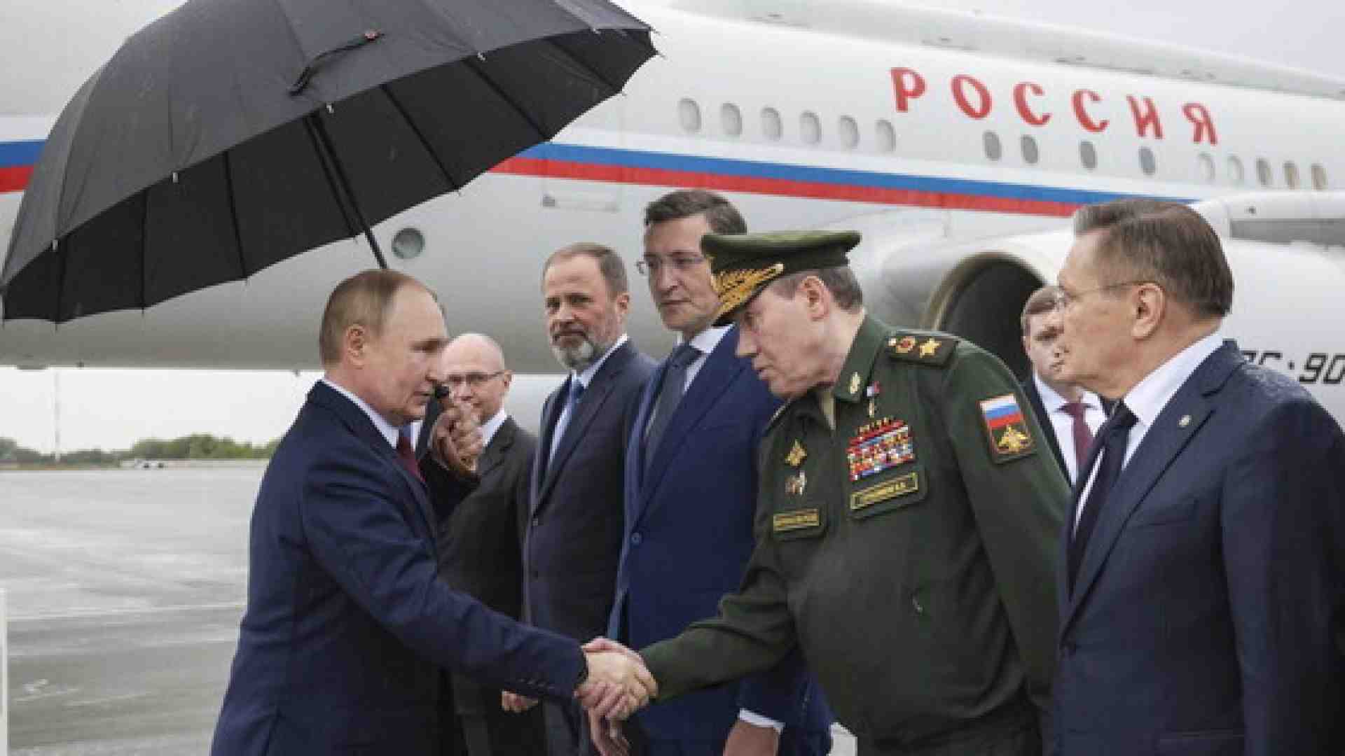 Immagine di Dalla Roscosmos ai mazzi di fiori. Due storie dalla Russia sanzionata