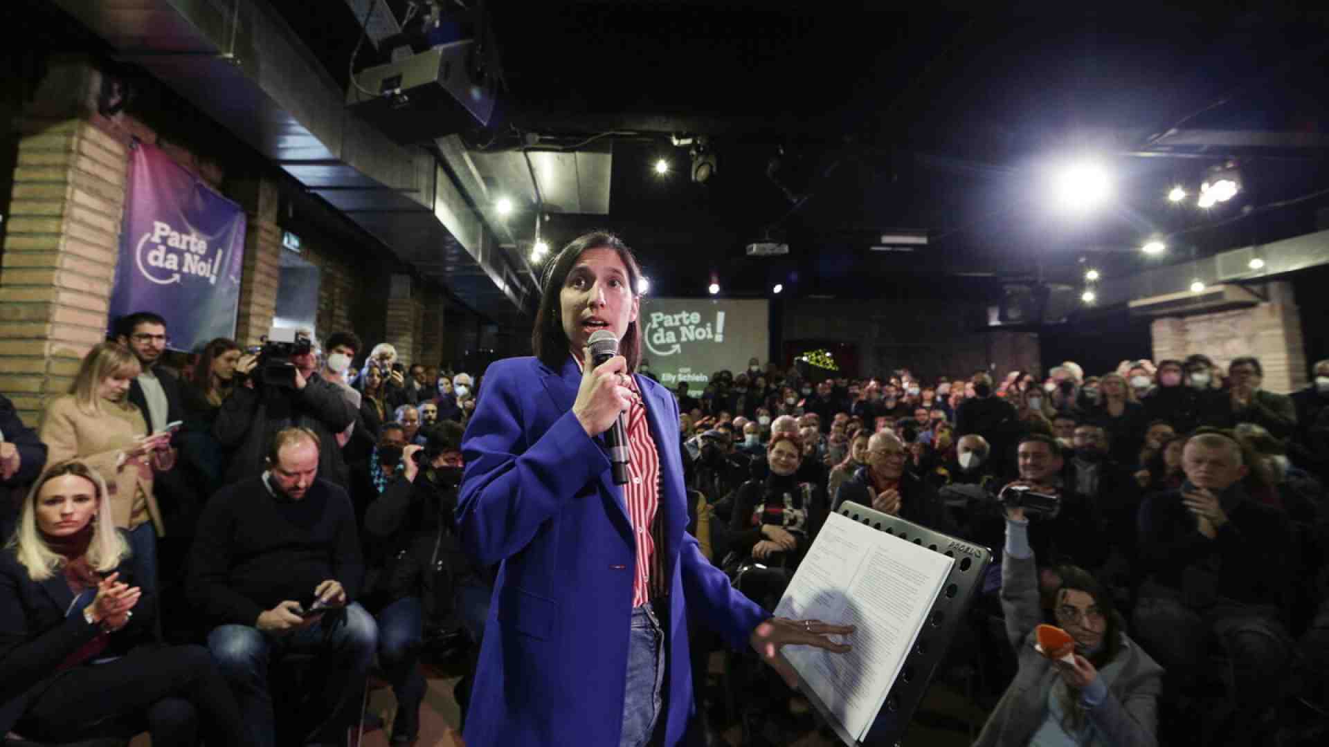 Immagine di Monk e Sanctuary, tra feste di partito e movida. Il derby tra sinistra e destra