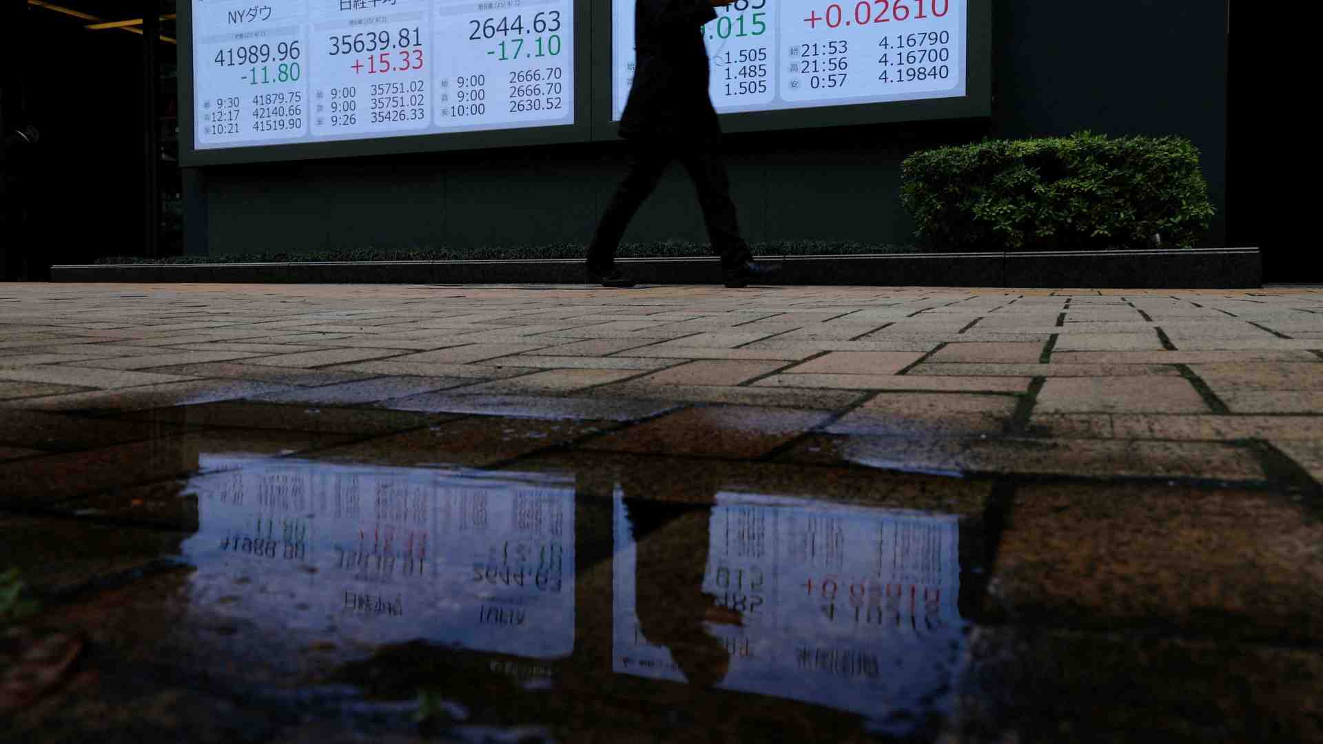 Immagine di Investitori in fuga dai debiti globali: la tempesta tra incertezza e deficit