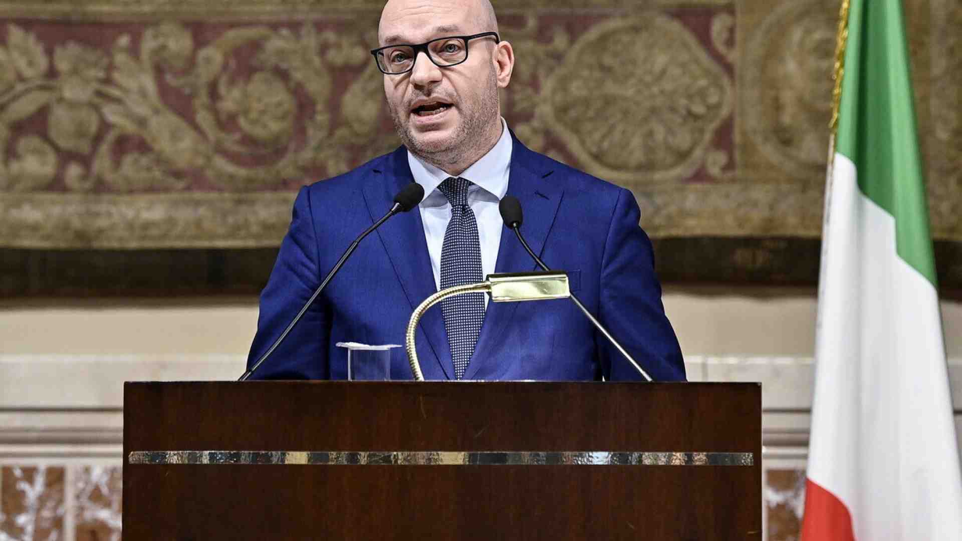 Immagine di Almasri, FdI conferma l'irritazione verso Fontana e gli uffici della Camera. Il Pd: "Sveleremo le bugie del governo"