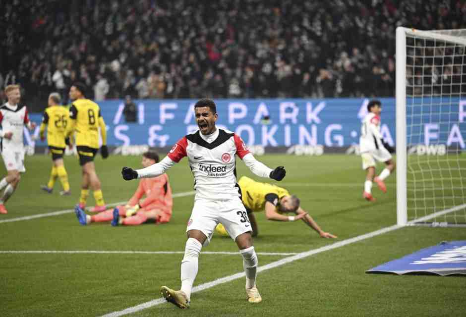 Hugo Ekitike esulta dopo un gol al Borussia Dortmund (foto Ap, via LaPresse)<br />&nbsp;<br />