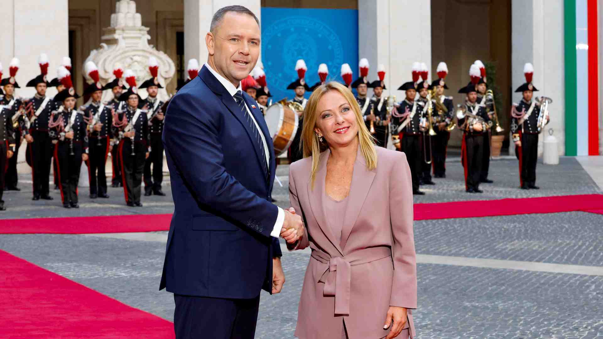 Immagine di La linea dell'Italia: niente truppe sul campo, solo addestramento