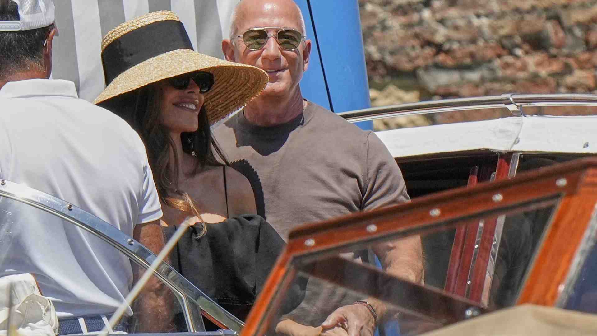 Immagine di I soldi di Bezos sono tornati, ma non fatelo sapere alle truppe che protestarono per le sue nozze