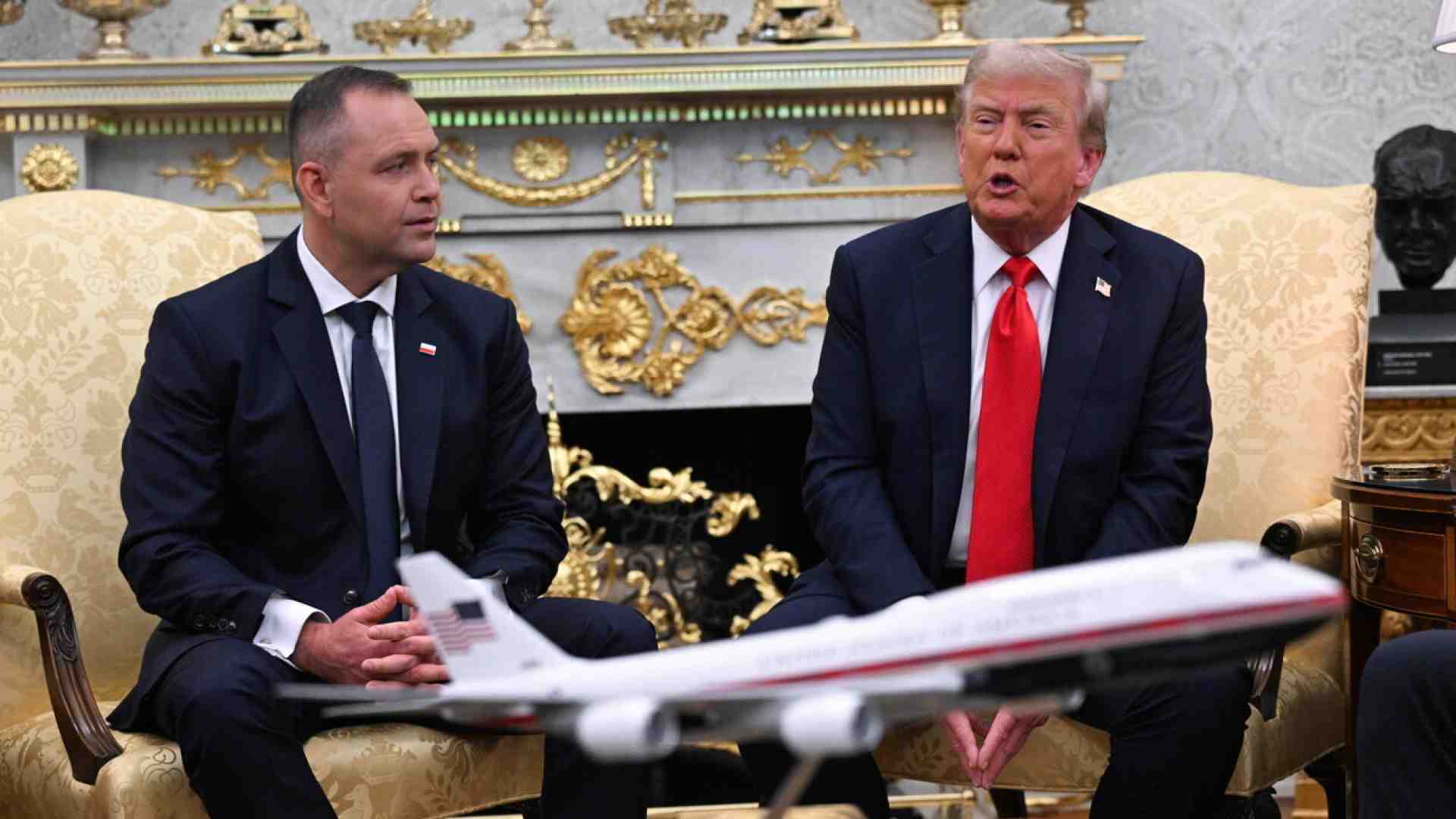 Immagine di Trump premia Karol Nawrocki, il suo uomo a Varsavia