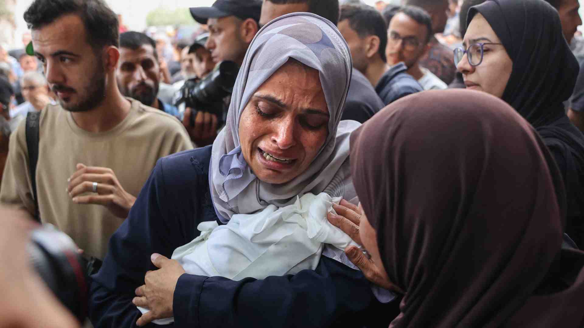 Immagine di Sara e i 200mila che non lasceranno Gaza. «Dove andremo?»
