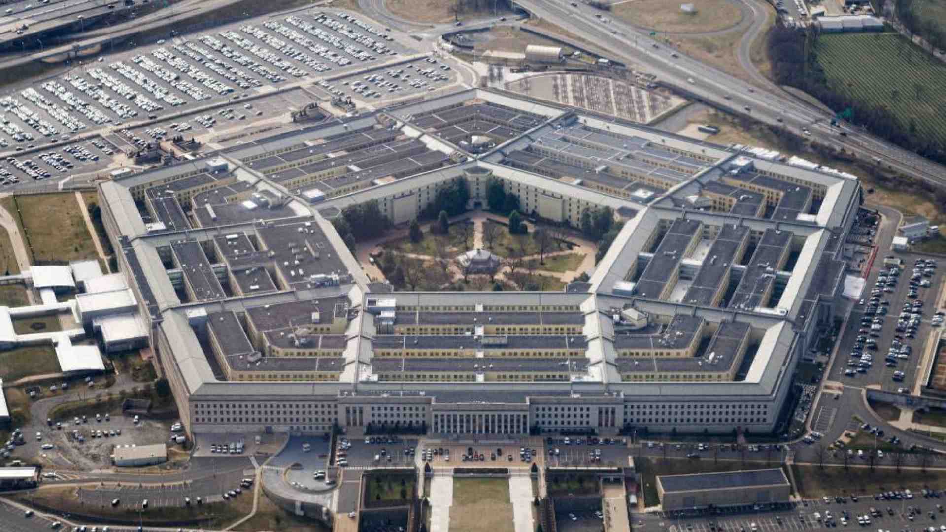 Immagine di Trump vuole il Nobel per la Pace. Ma vara il ministero della Guerra