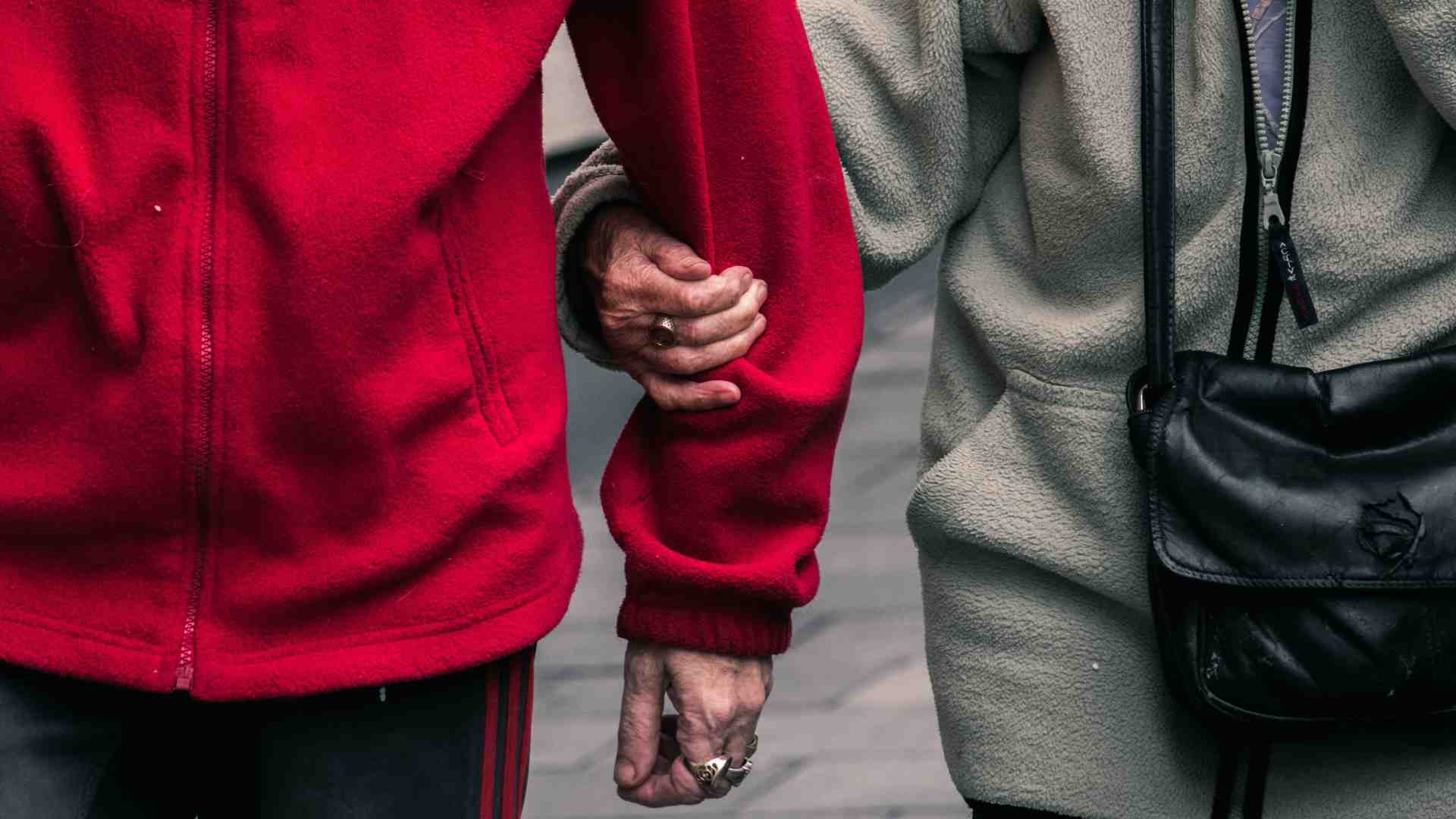 Immagine di Meglio morire giovani e felici che vecchi e tristi