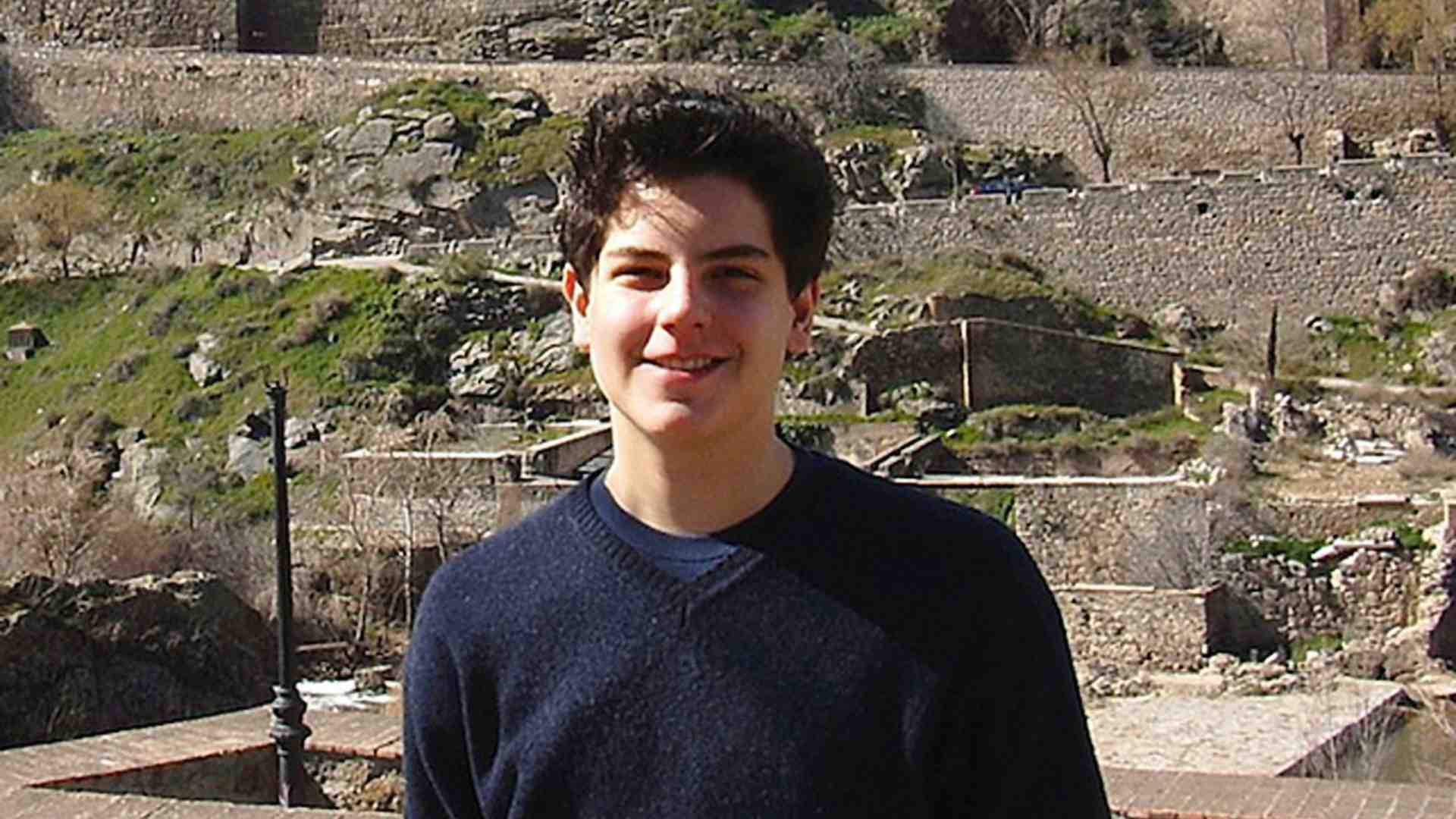 Immagine di I compagni, i prof, la famiglia: nel mondo di Carlo Acutis
