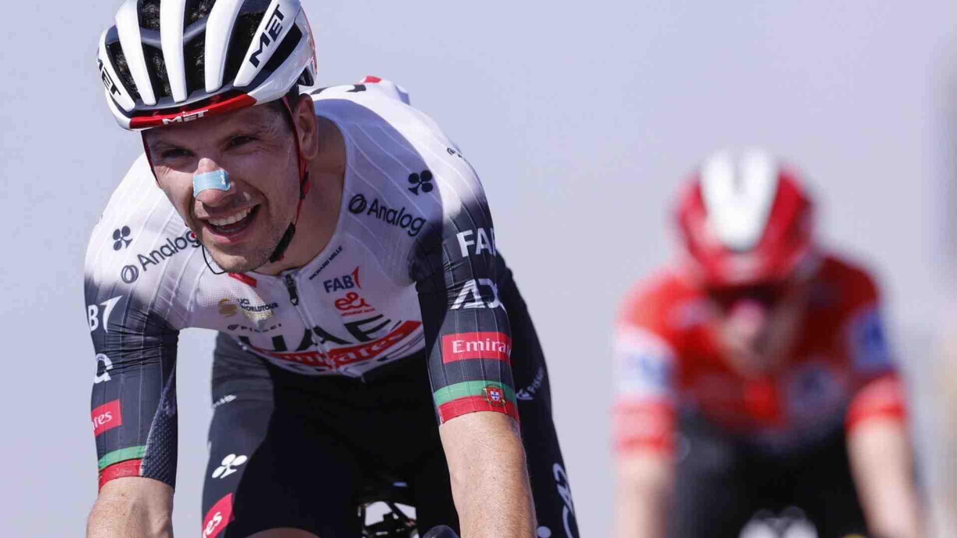 Immagine di Vuelta 2025 | Miraggi e tentativi di rivolta in cima all'Angliru: vince Almeida