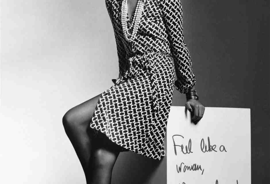 Pubblicit&agrave; di un cartamodello del celebre wrap dress, o abito a portafoglio, degli Anni Settanta