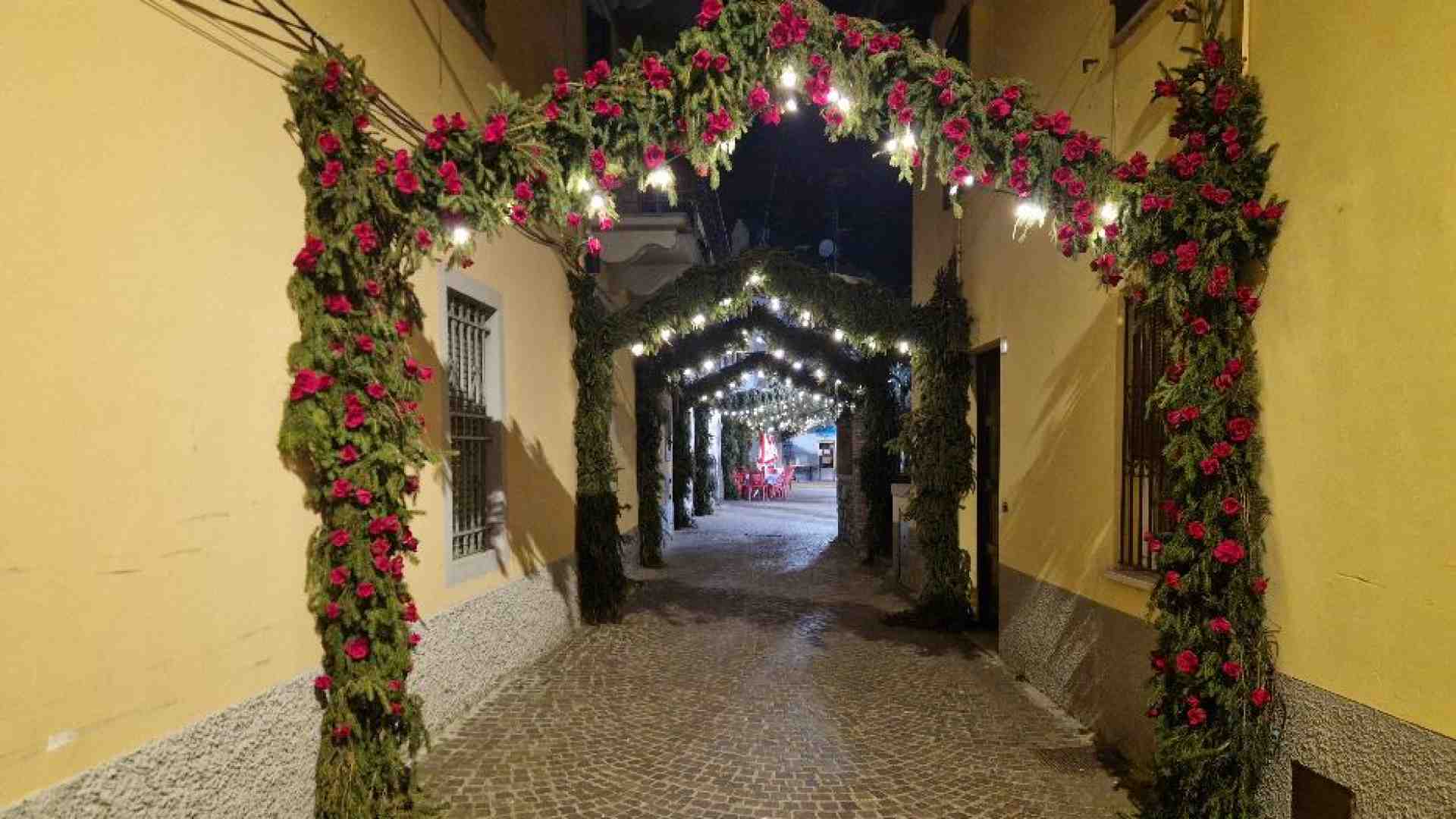 Immagine di Monte Isola si ammanta di fiori per celebrare la Santa Croce