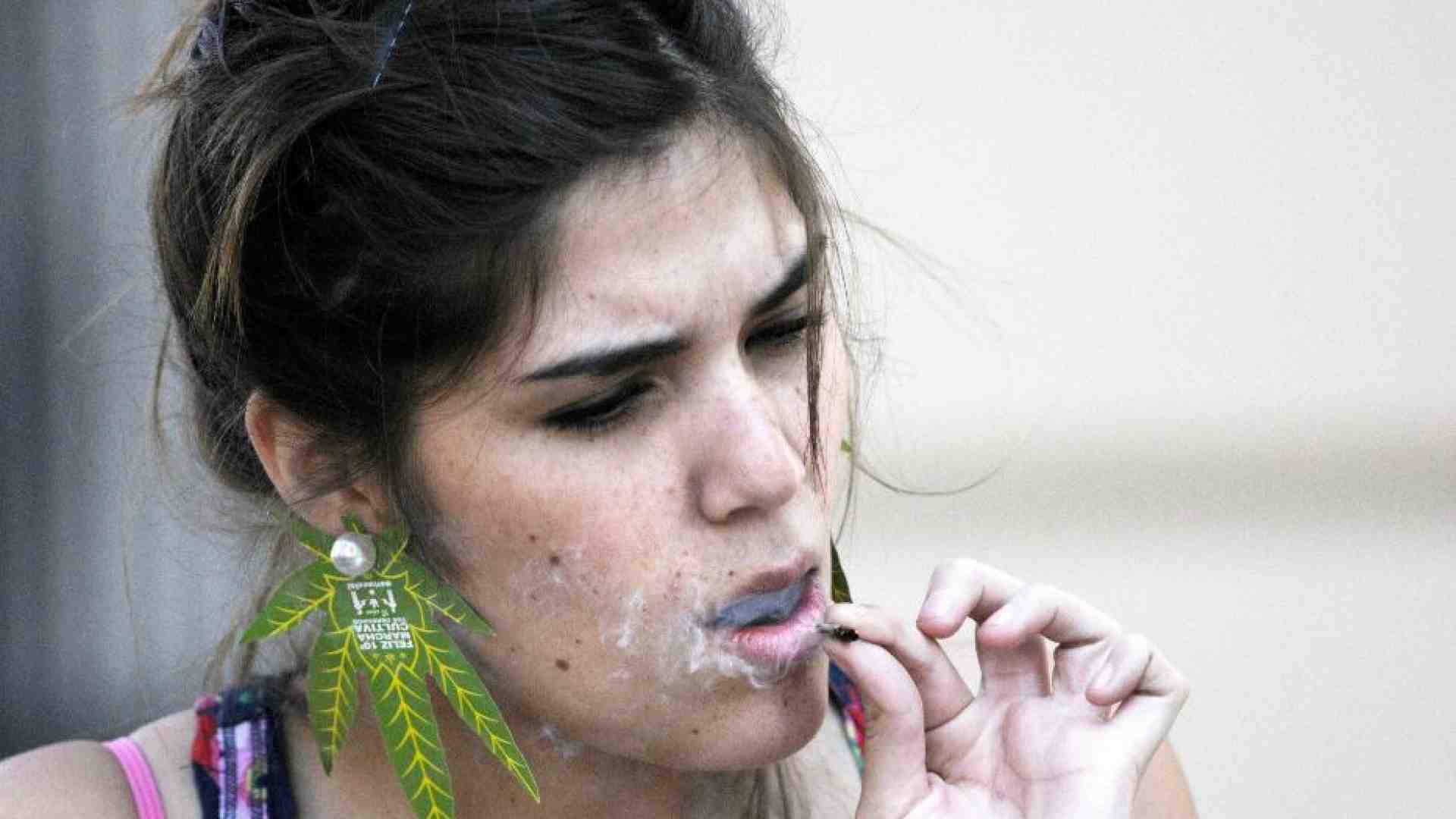 Immagine di Aborti e infertilità: il prezzo più alto della cannabis lo pagano le donne