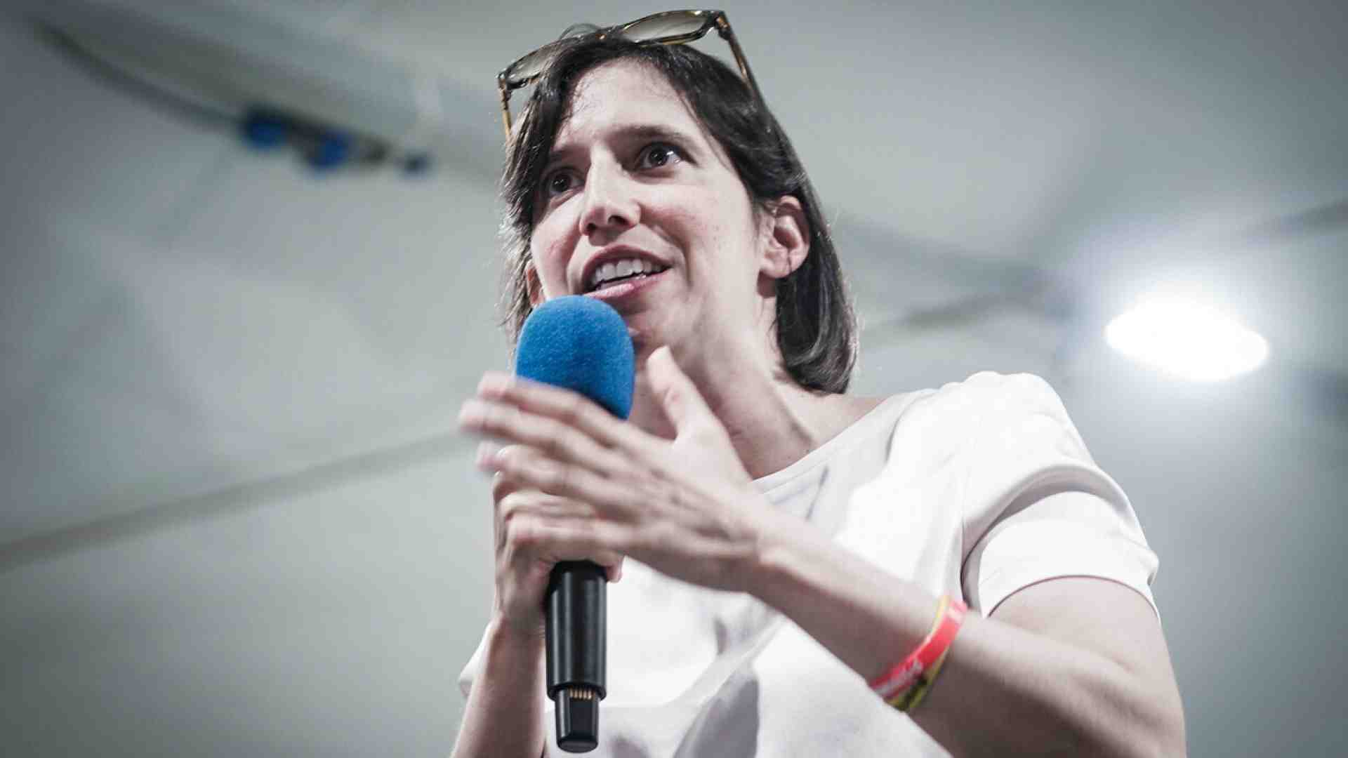 Immagine di Schlein critica la riforma della legge elettorale di Meloni, ma in cuor suo spera vada in porto