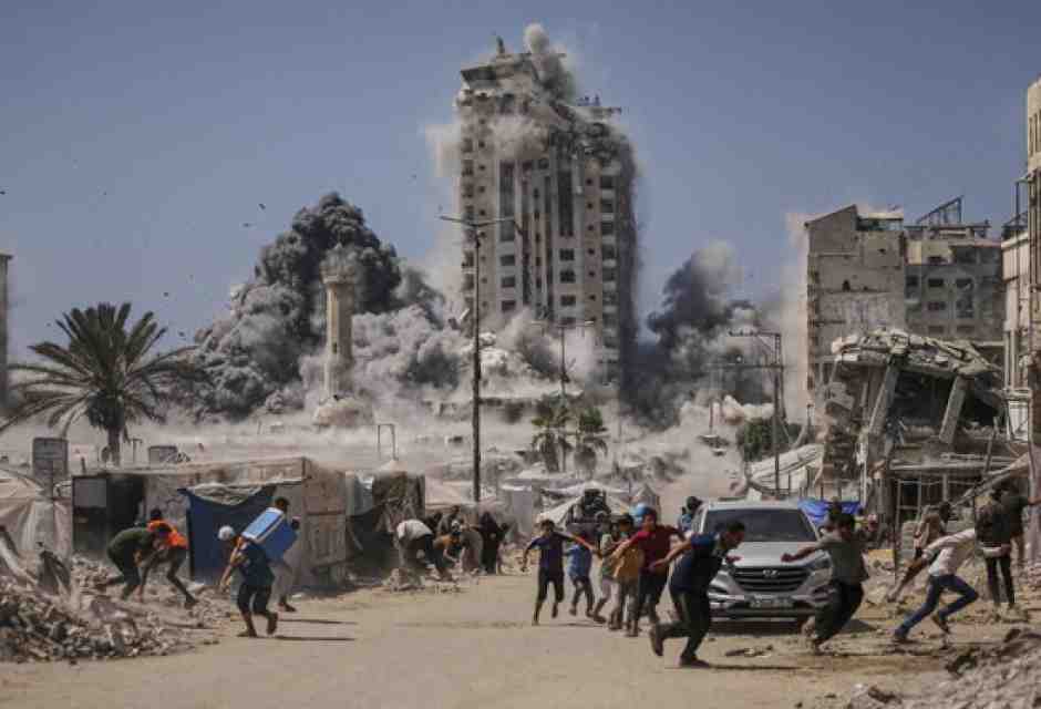 Israele davanti al muro di Gaza City