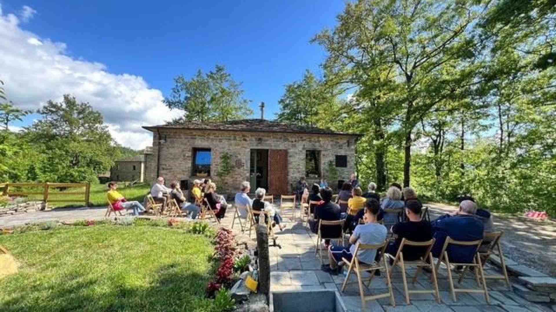 Immagine di Viaggio a Case Sottane, il paese abbandonato che accoglie i più fragili