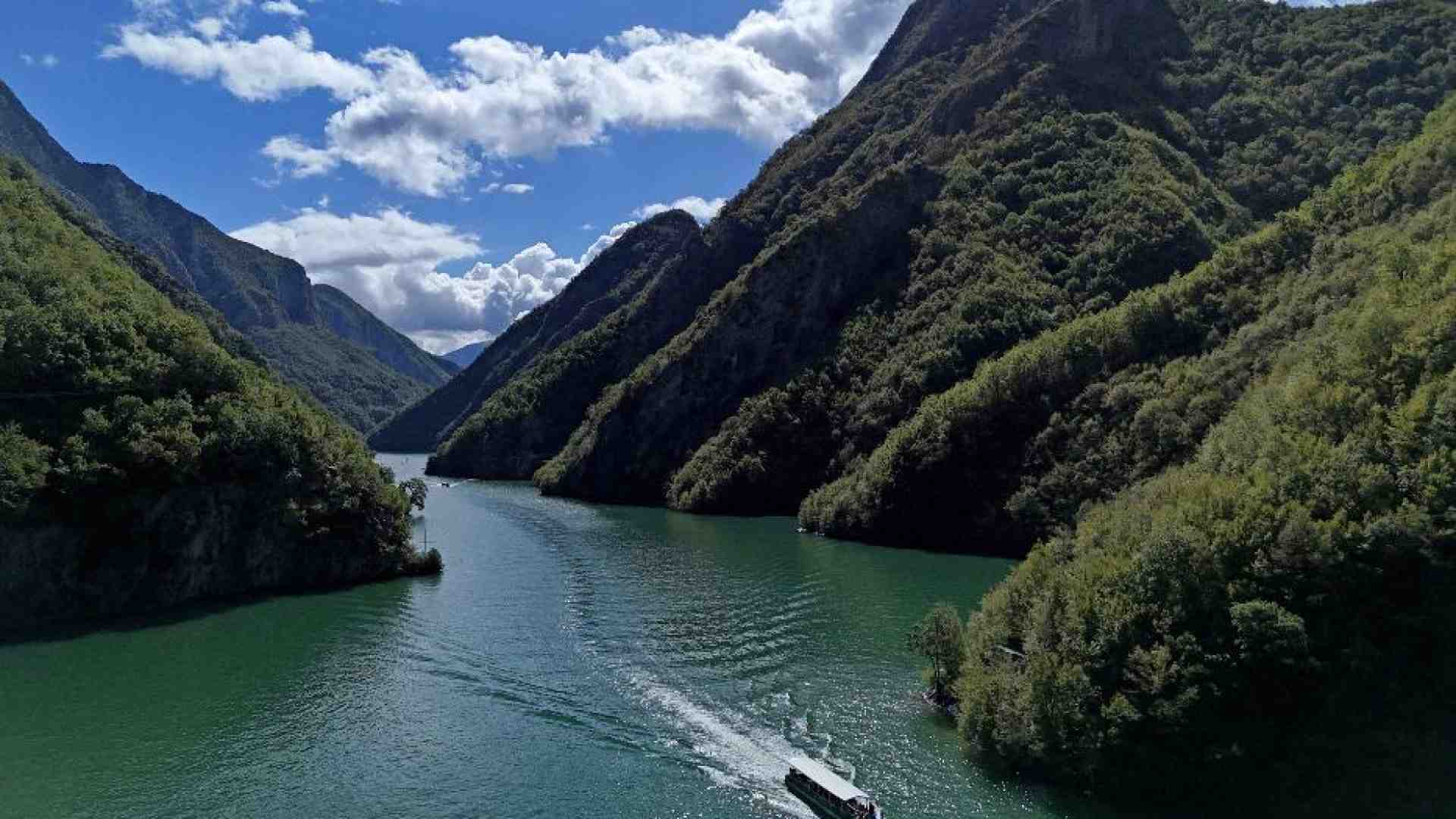 Immagine di Lo stupore e la bellezza della natura attirano i giovani