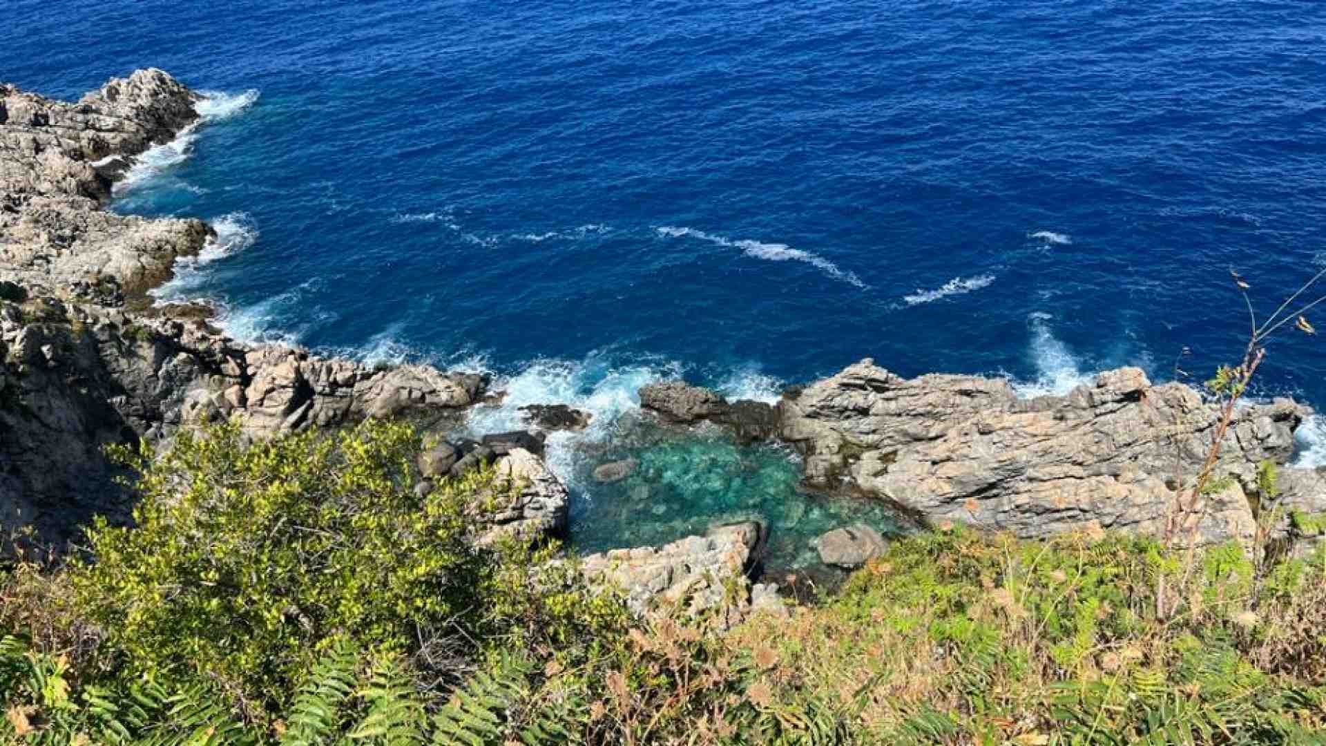 Immagine di Fra gli scogli di Rovaglioso c'è un mare da riscattare