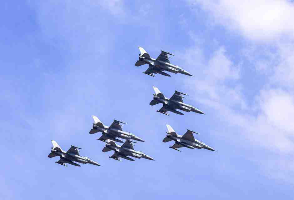 I caccia F-16 dell'Aeronautica Militare polacca a una parata militare (Foto Getty Images)