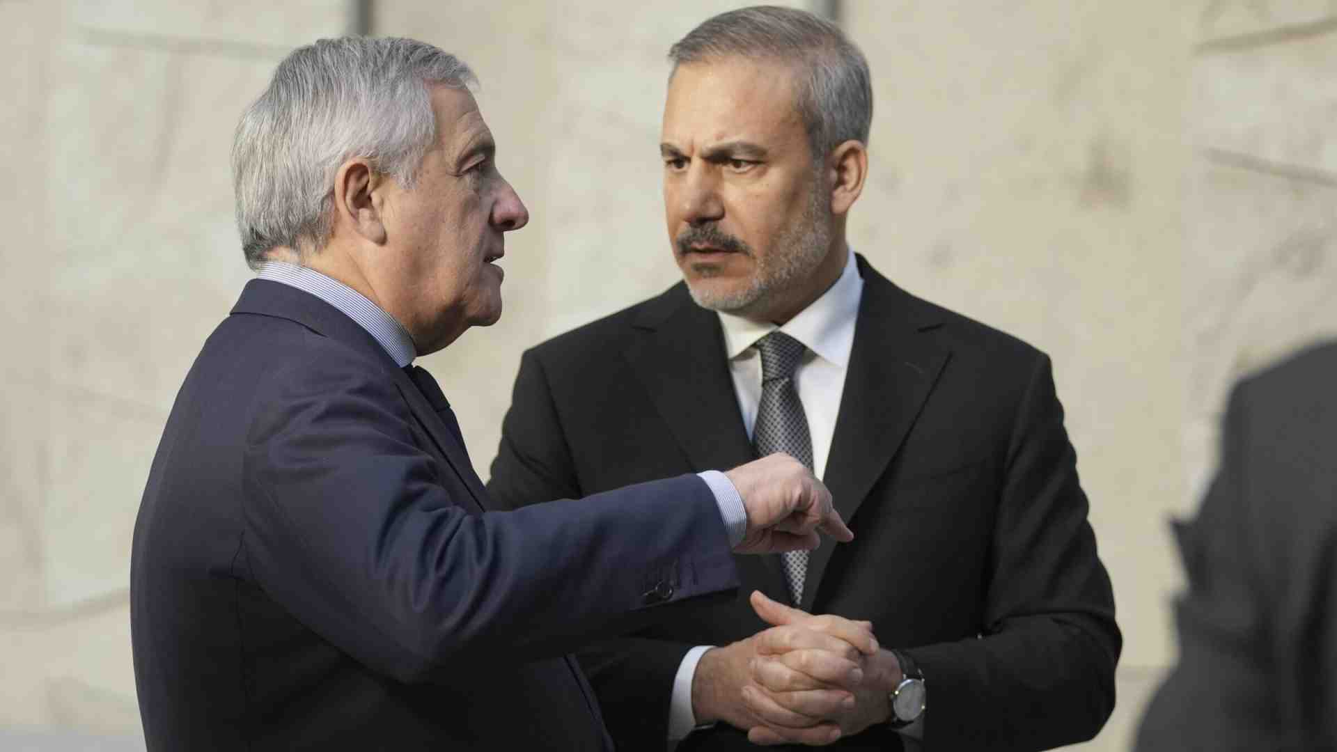 Immagine di Fidan a Roma. Il ministro turco vede Tajani. Sul dossier libico, non c’è accordo. Il ruolo di Haftar