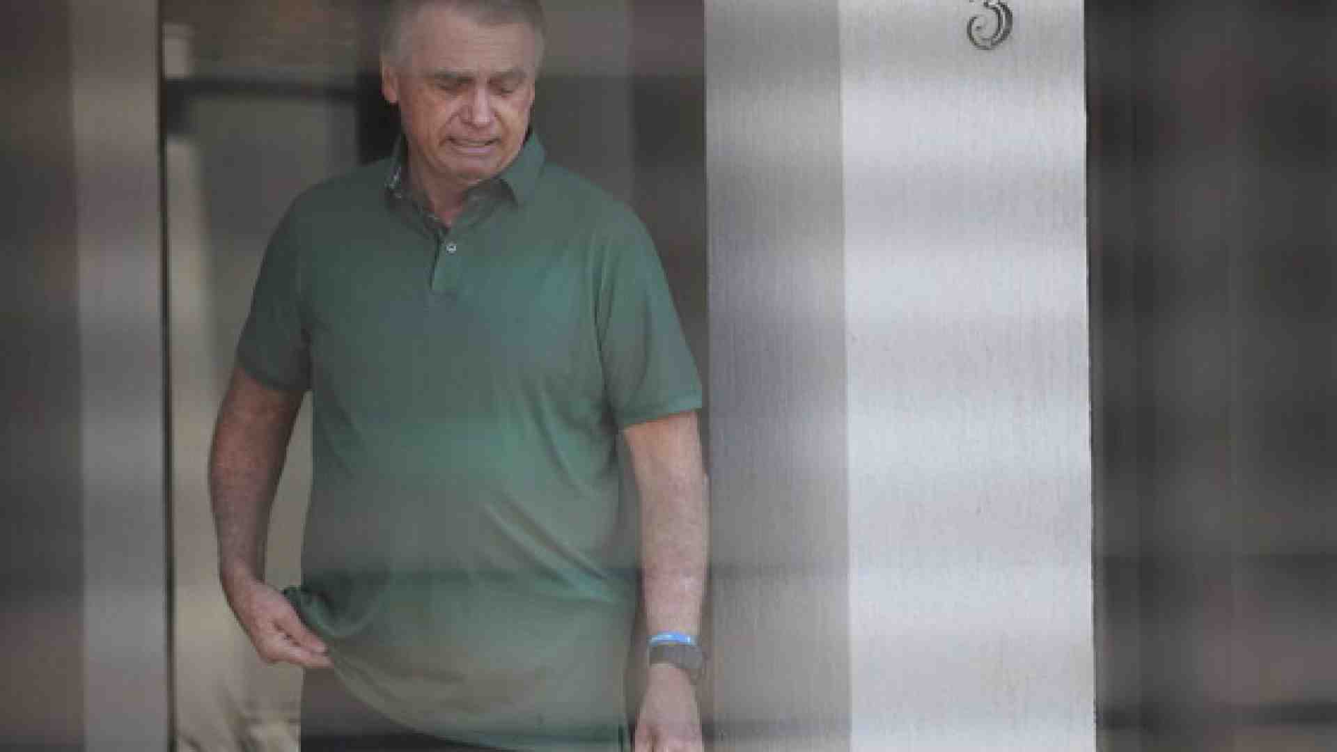 Immagine di Bolsonaro condannato a 27 anni e tre mesi di carcere per il tentato colpo di stato