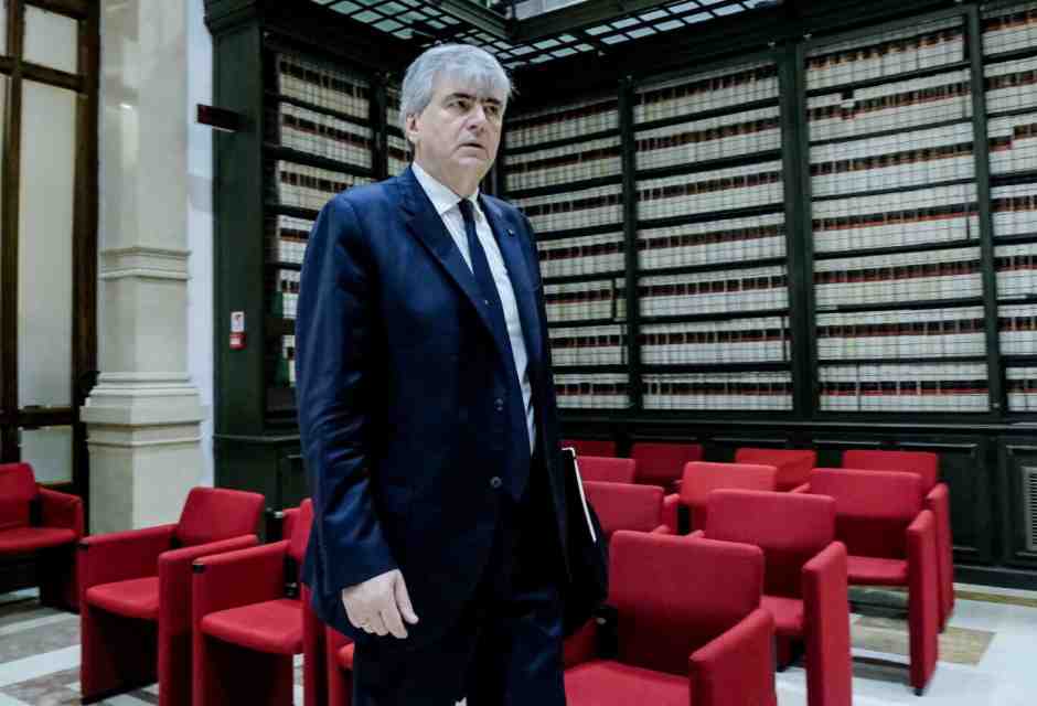 Un mistero di nome Mazzi. Che ci fa il sottosegretario nel bel mezzo del caso Rai-Celentano?