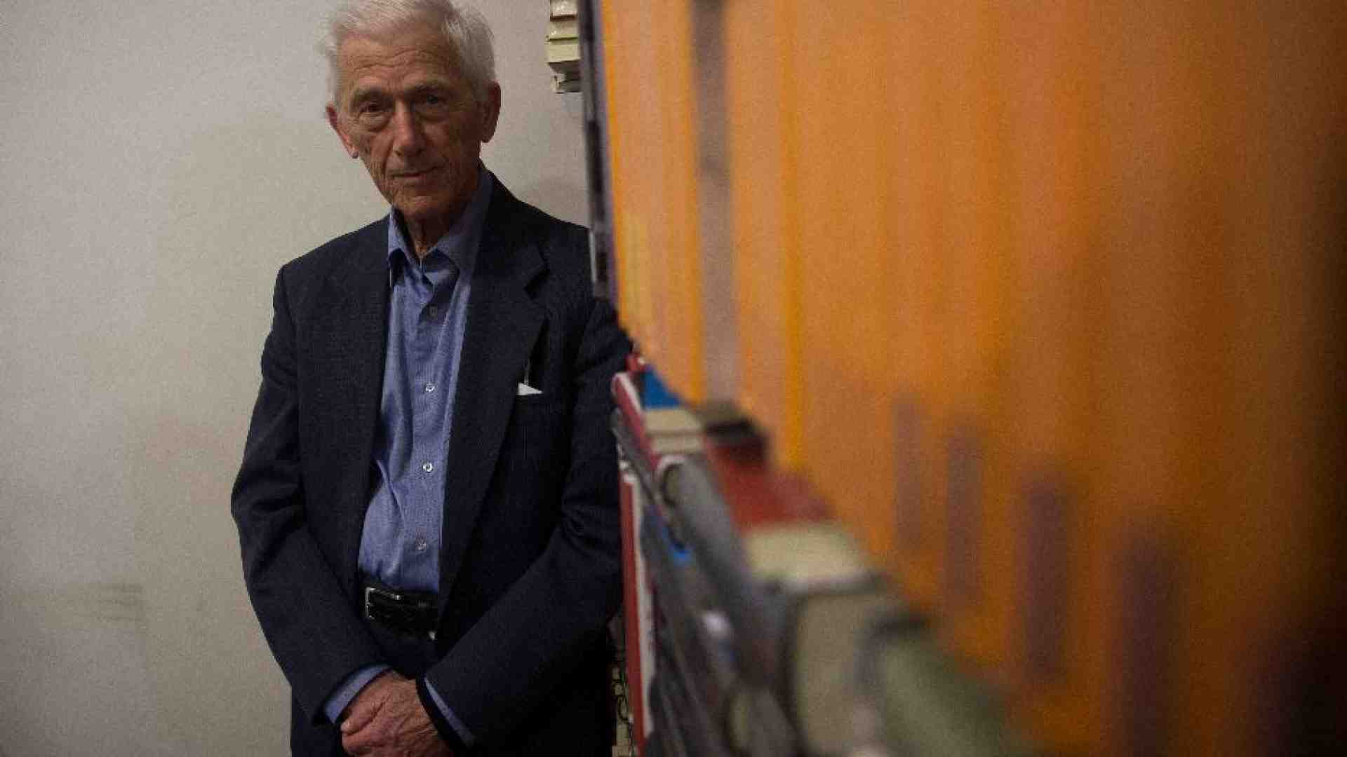 Immagine di Theodor Kallifatides: «La pace è un lavoro che dura tutta la vita»