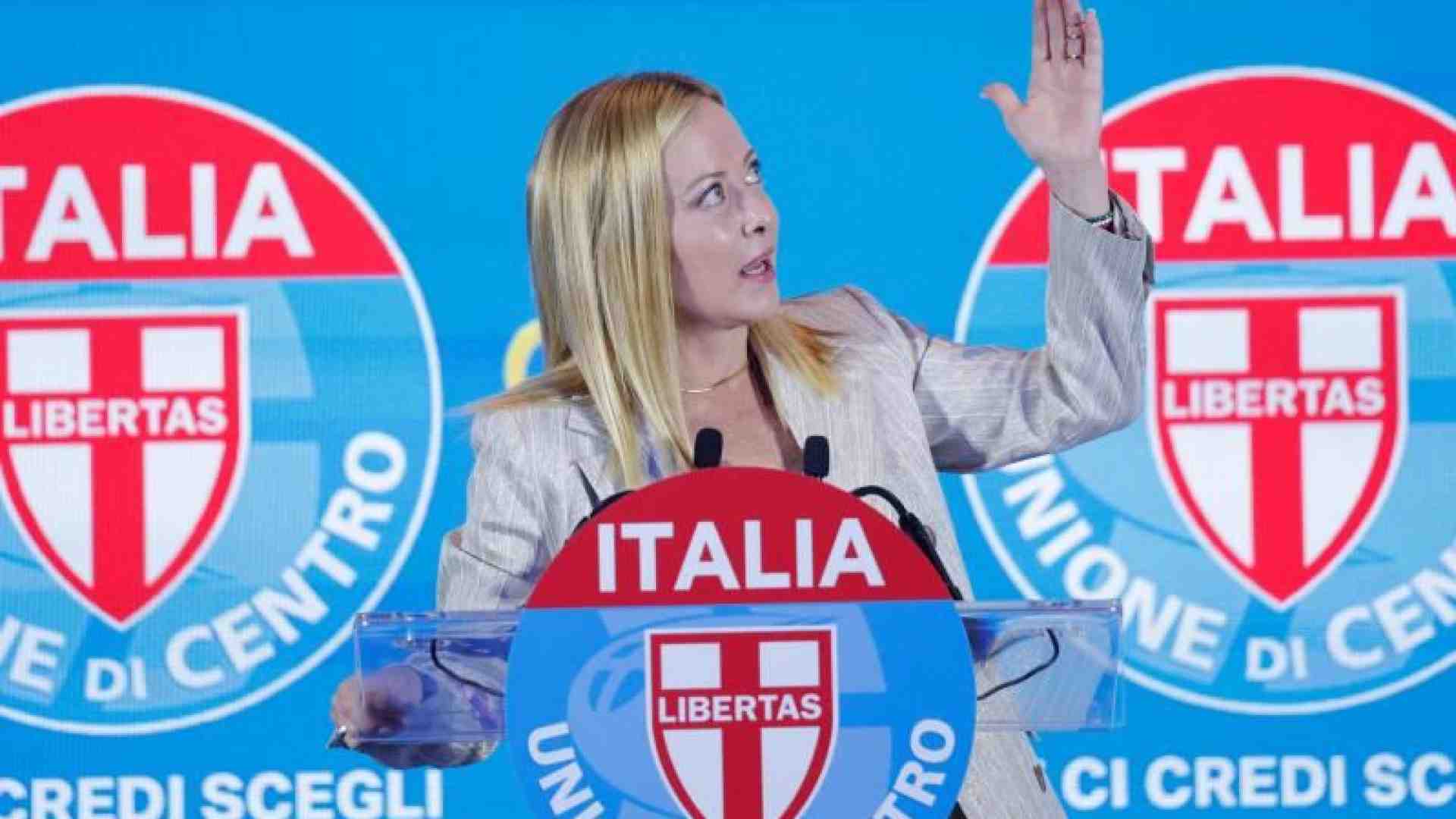 Immagine di Meloni all'attacco: così l'omicidio Kirk ha acceso lo scontro politico