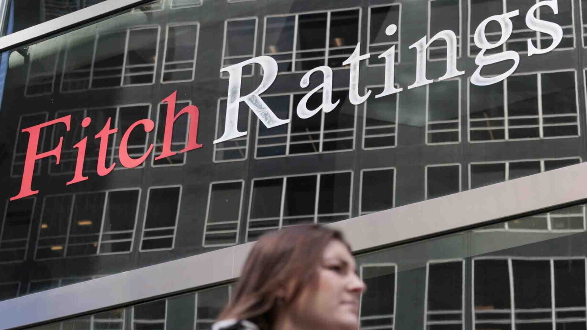 Immagine di Fitch declassa il rating della Francia, che si prepara a tirare la cinghia