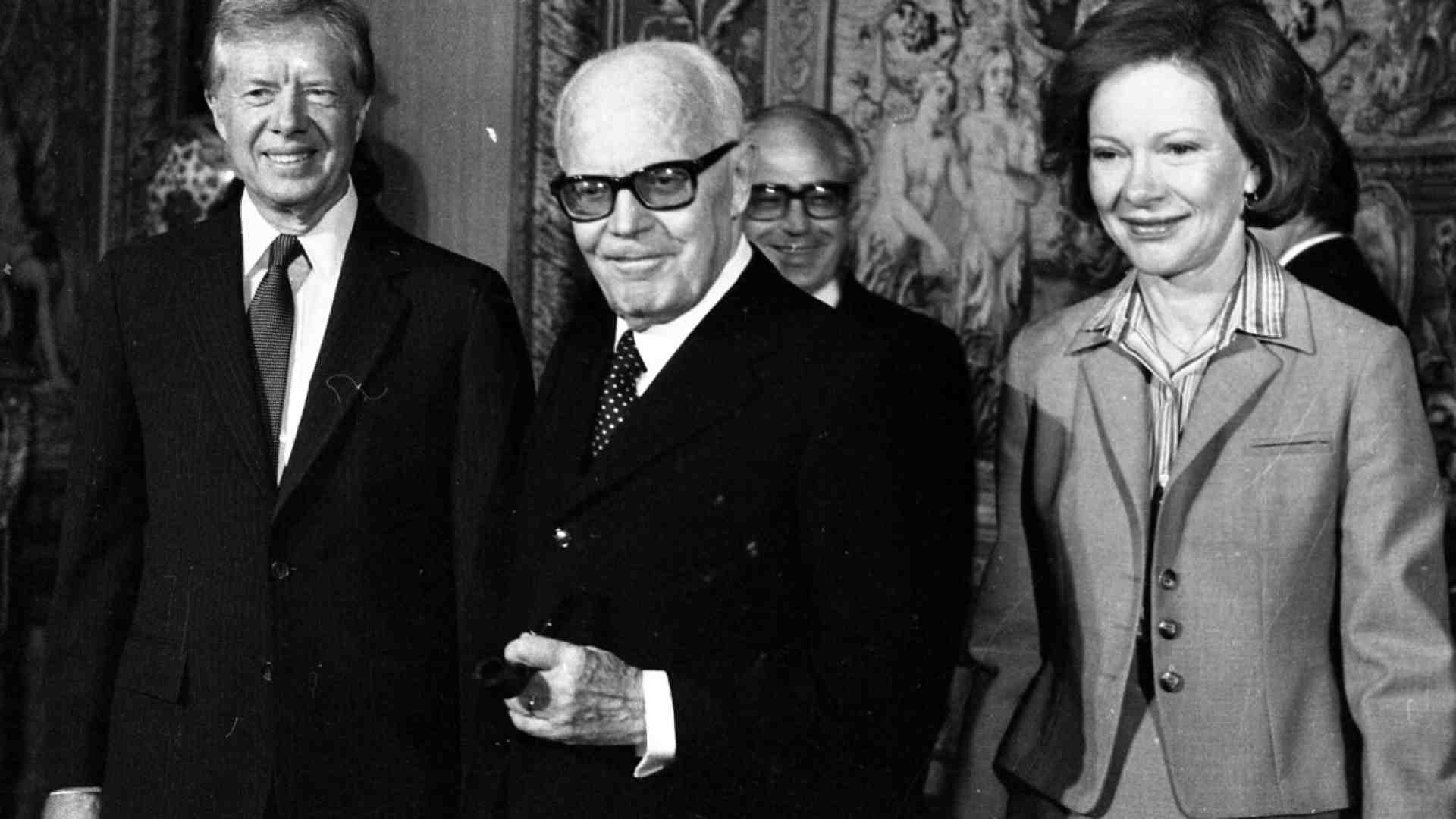 Immagine di Statista? Mah, Pertini capì solo che per piacere agli italiani basta poco