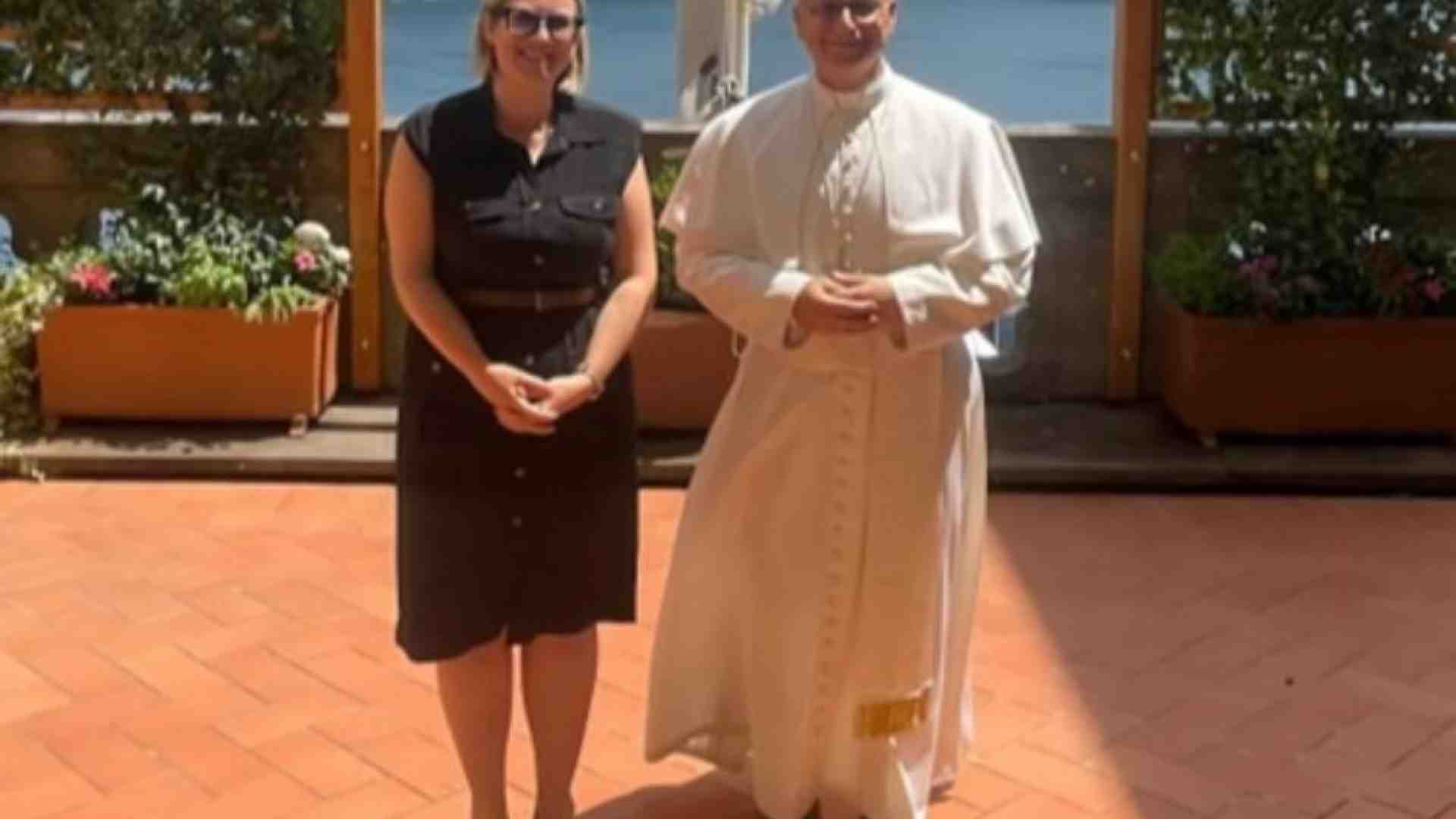 Immagine di Elise Ann Allen, la giornalista che ha intervistato il Papa: ve lo racconto