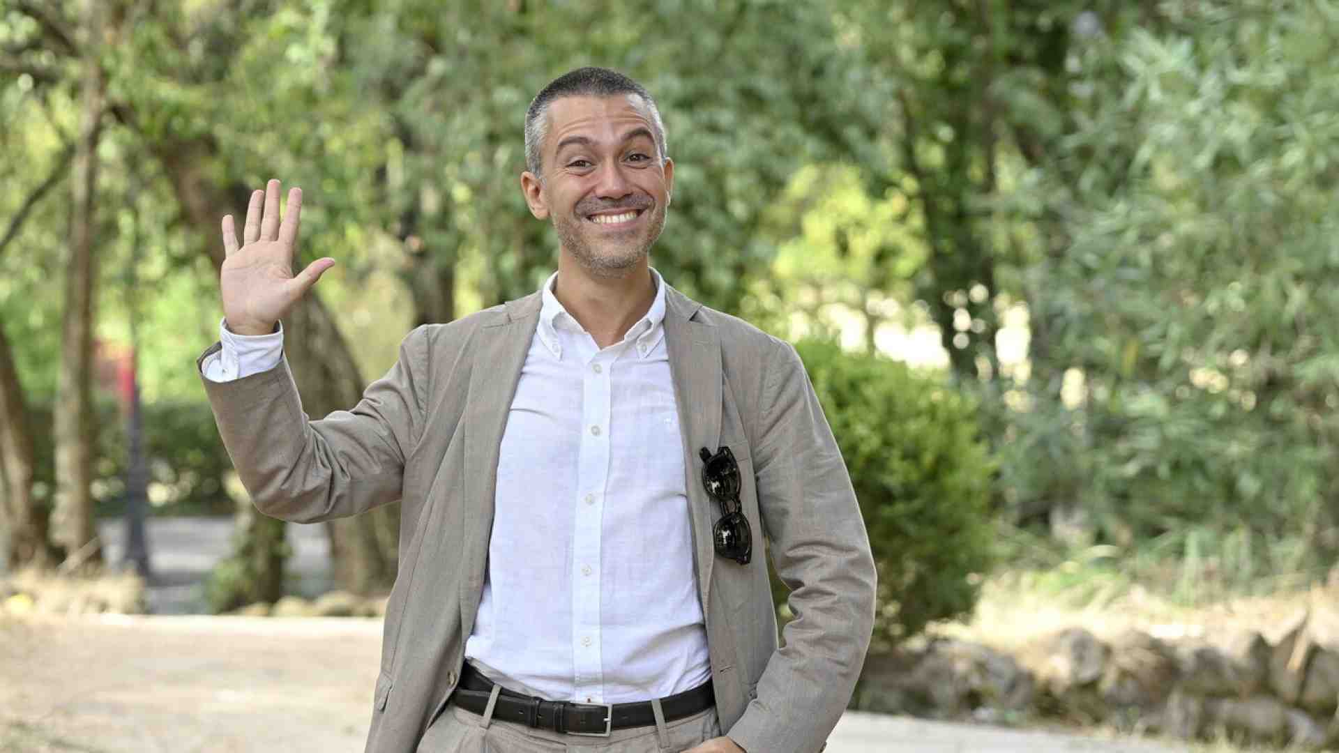 Immagine di Saverio Raimondo e il buon gusto di non prendersi troppo sul serio, nonostante i trofei