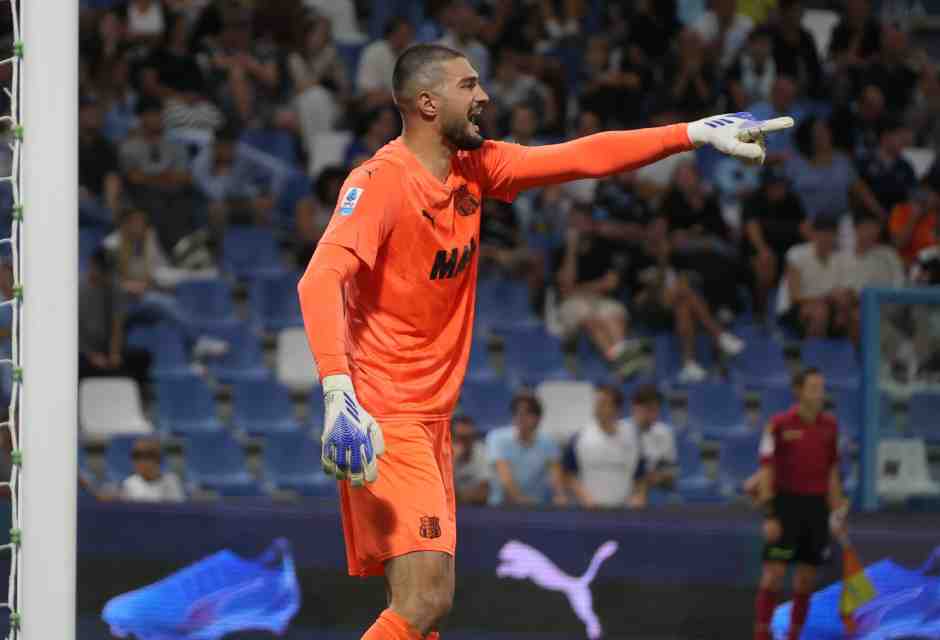 Il portiere del Sassuolo Arijanet Murić, &egrave; sua la parata pi&ugrave; bella della terza giornata della Serie A (foto LaPresse)&nbsp;<br />