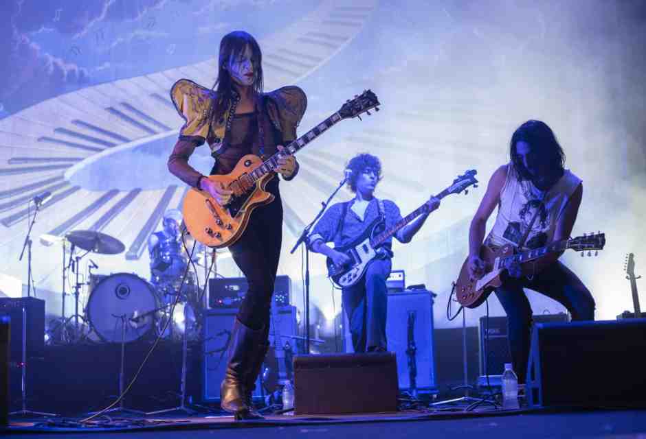 &nbsp;&ldquo;Vivere la vita &egrave; un gioco da ragazzi&rdquo;, fa cantare in coro Lucio Corsi all&rsquo;Ypsigrock Festival
