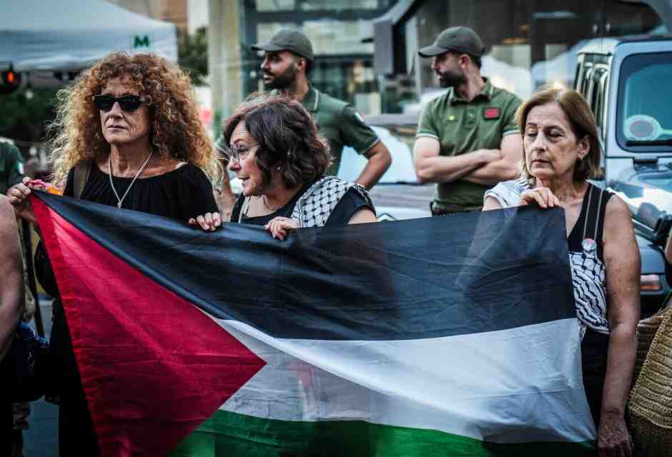 Una manifestazione pro Palestina a Napoli (foto Ansa)