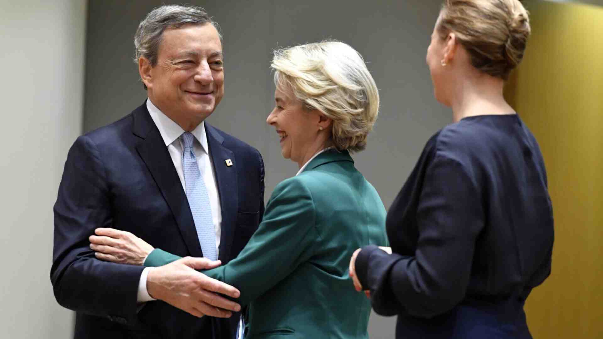 Immagine di Mario Draghi avvisa ancora l'Ue: "Il nostro modello di crescita sta svanendo"