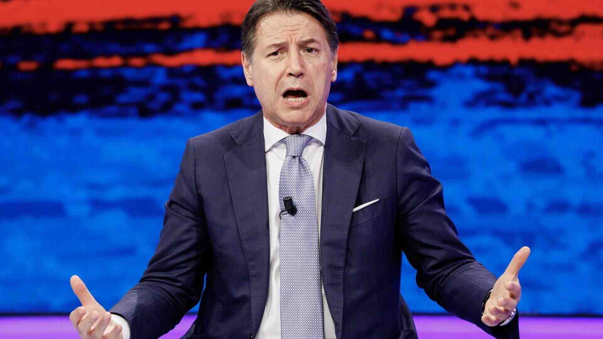 Immagine di Chi sono i 20 ignoti che sfideranno Conte alla presidenza del M5s. Ecco i curricula surreali